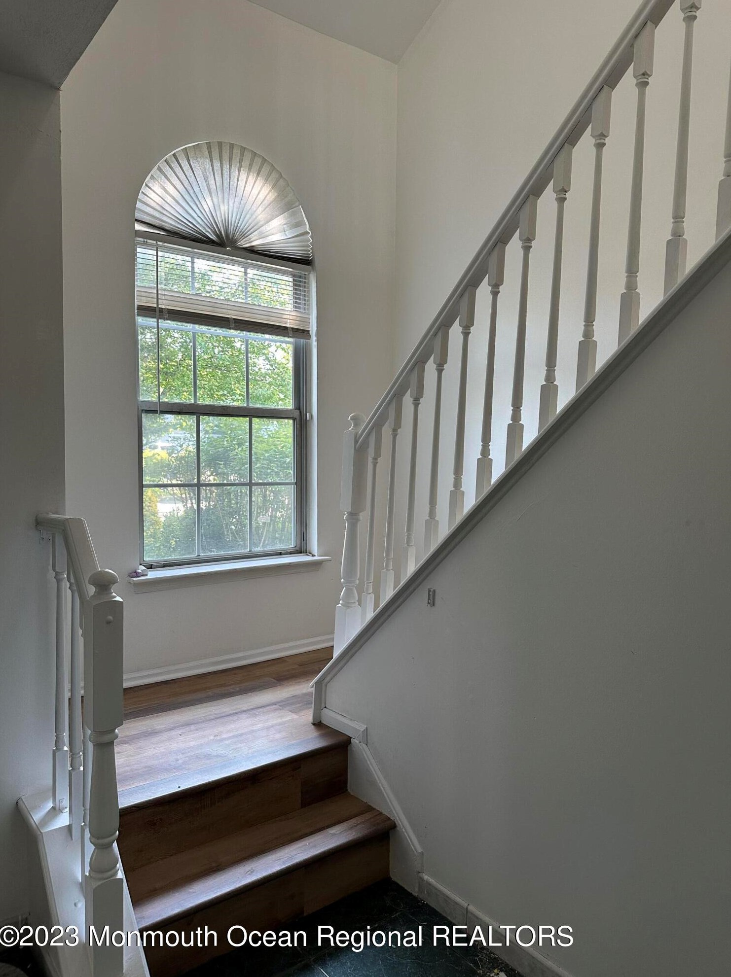 7 Vandeventer Ct, Sayreville, NJ 08872-2702