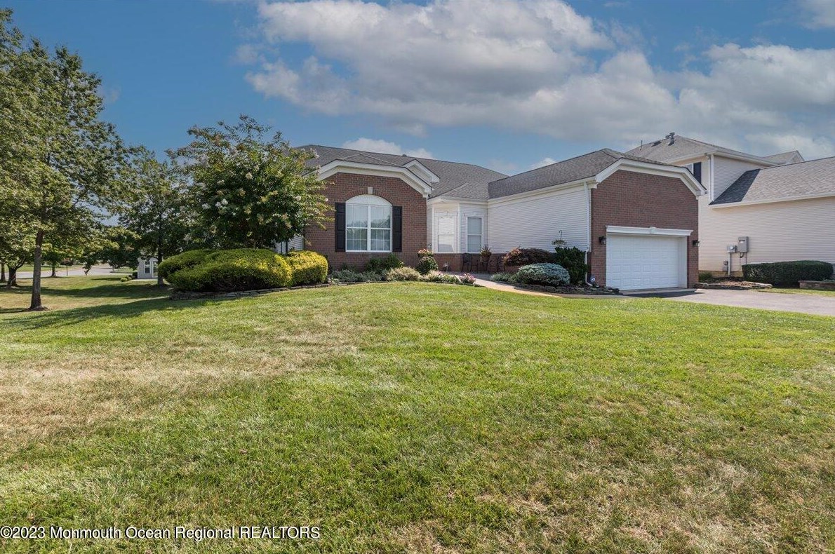 1527 Harvest Ln, Wall Township, NJ 08736-2205
