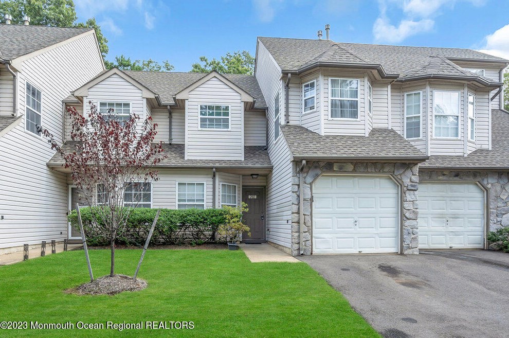 2102 Grassy Hollow Dr, Toms River, NJ 08755-1071
