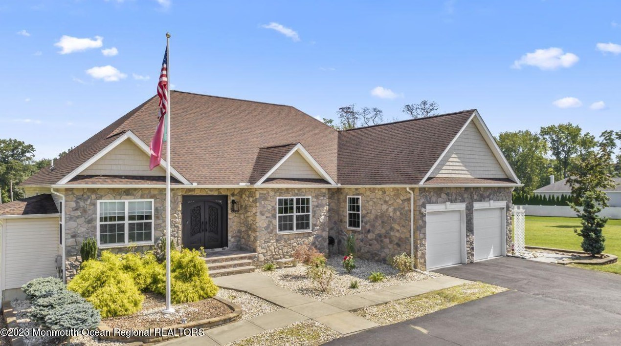 169 Oak Glen Rd, Wall Township, NJ 07731