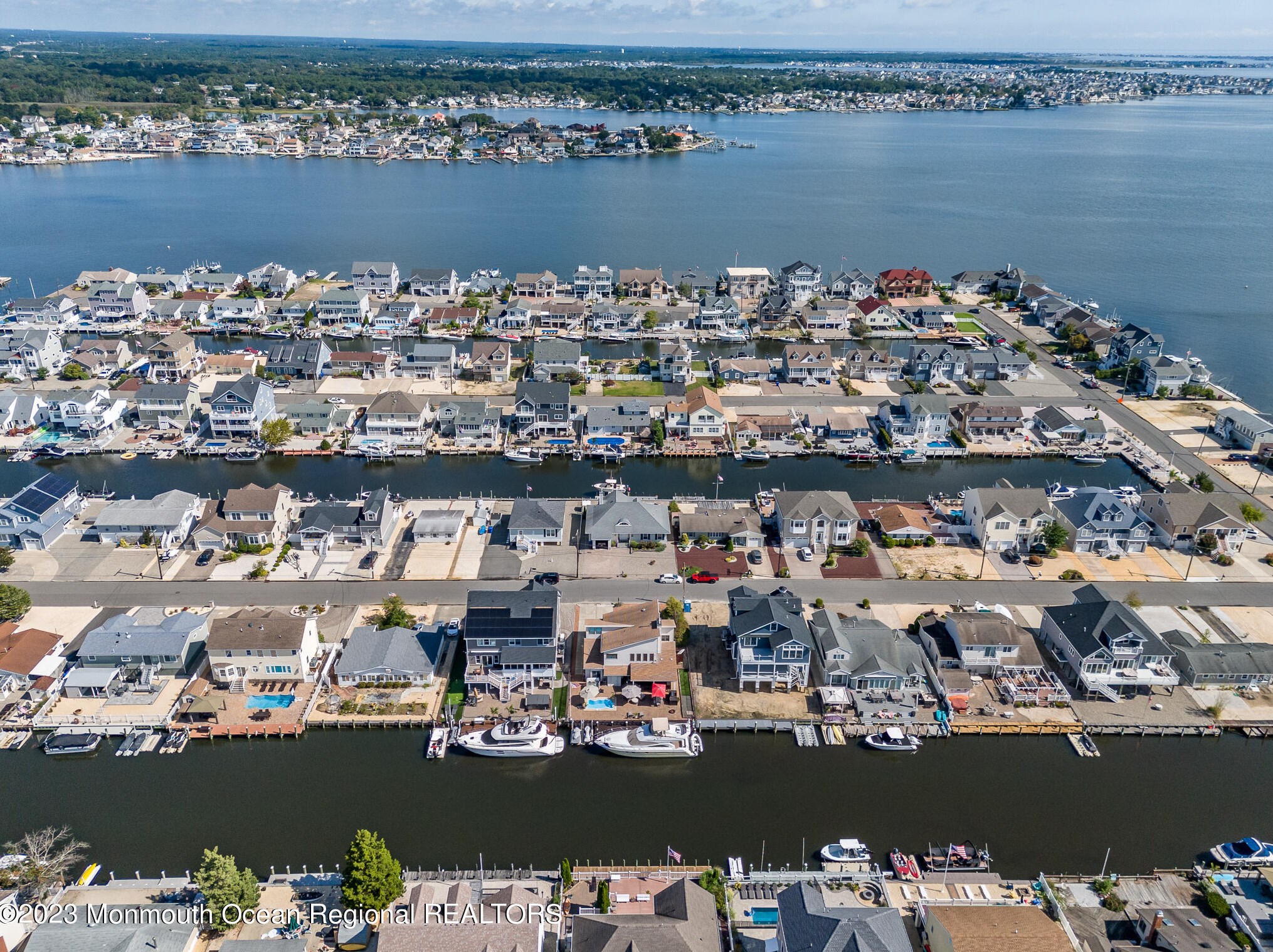 1861 Starboard Ct, Toms River NJ  08753-3122 exterior