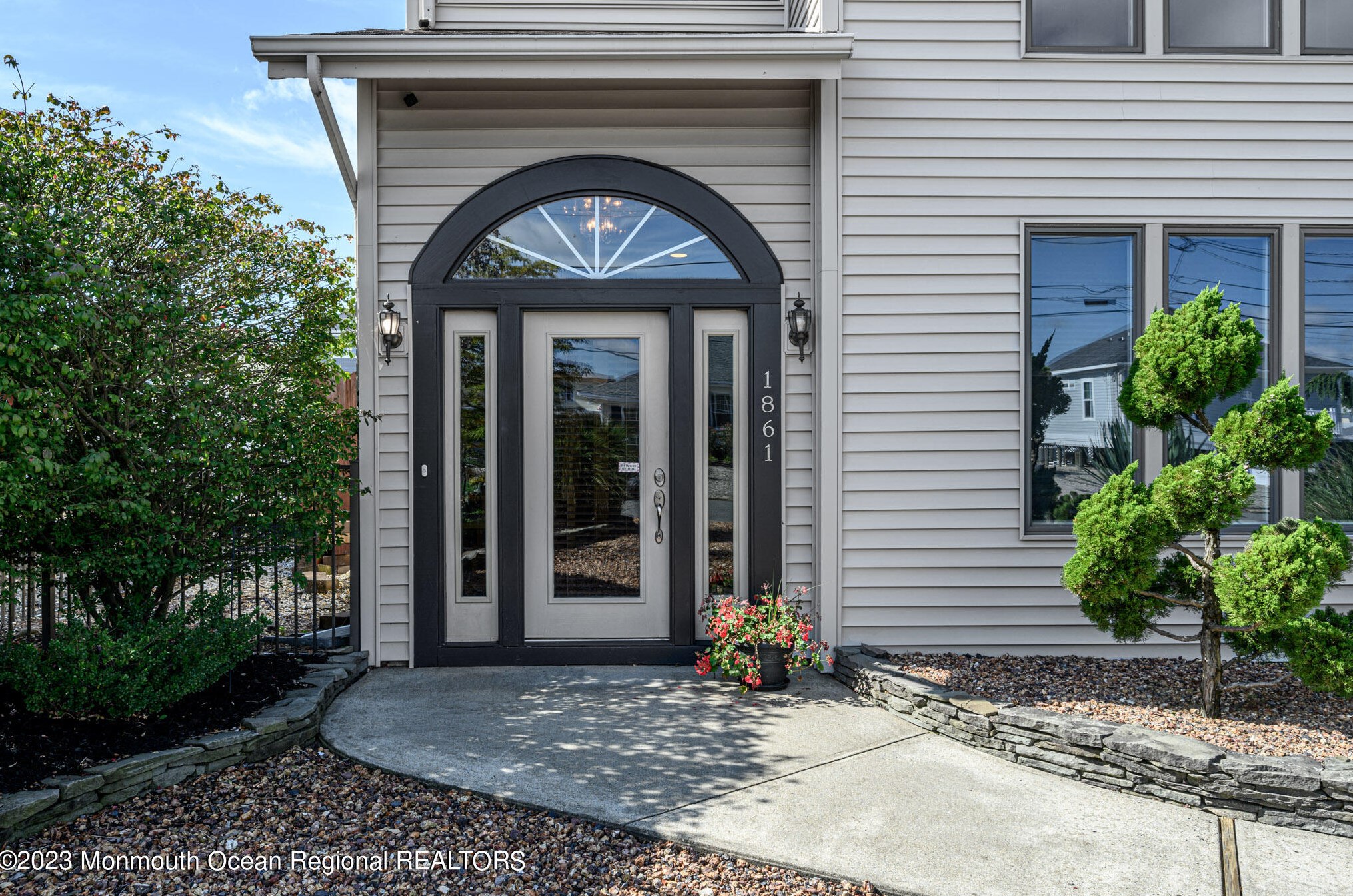 1861 Starboard Ct, Toms River NJ  08753-3122 exterior