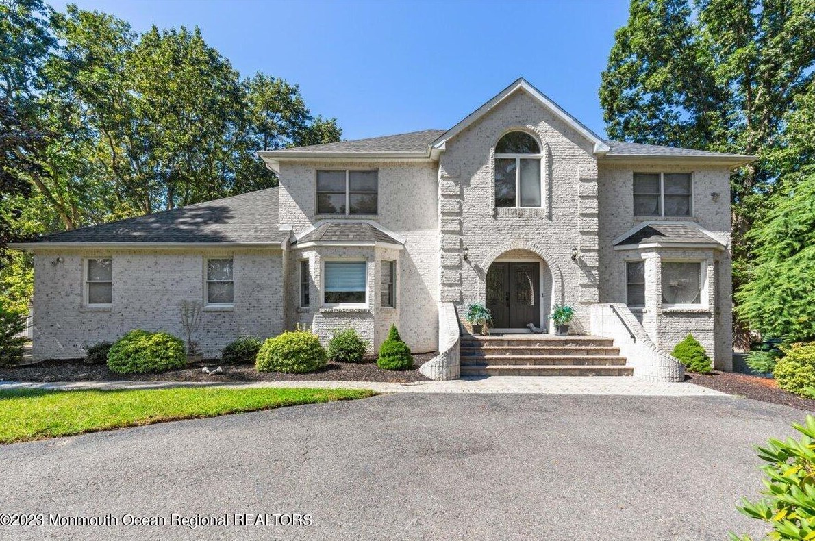 5 Joyce Ct, Millstone Township, NJ 07726-4681