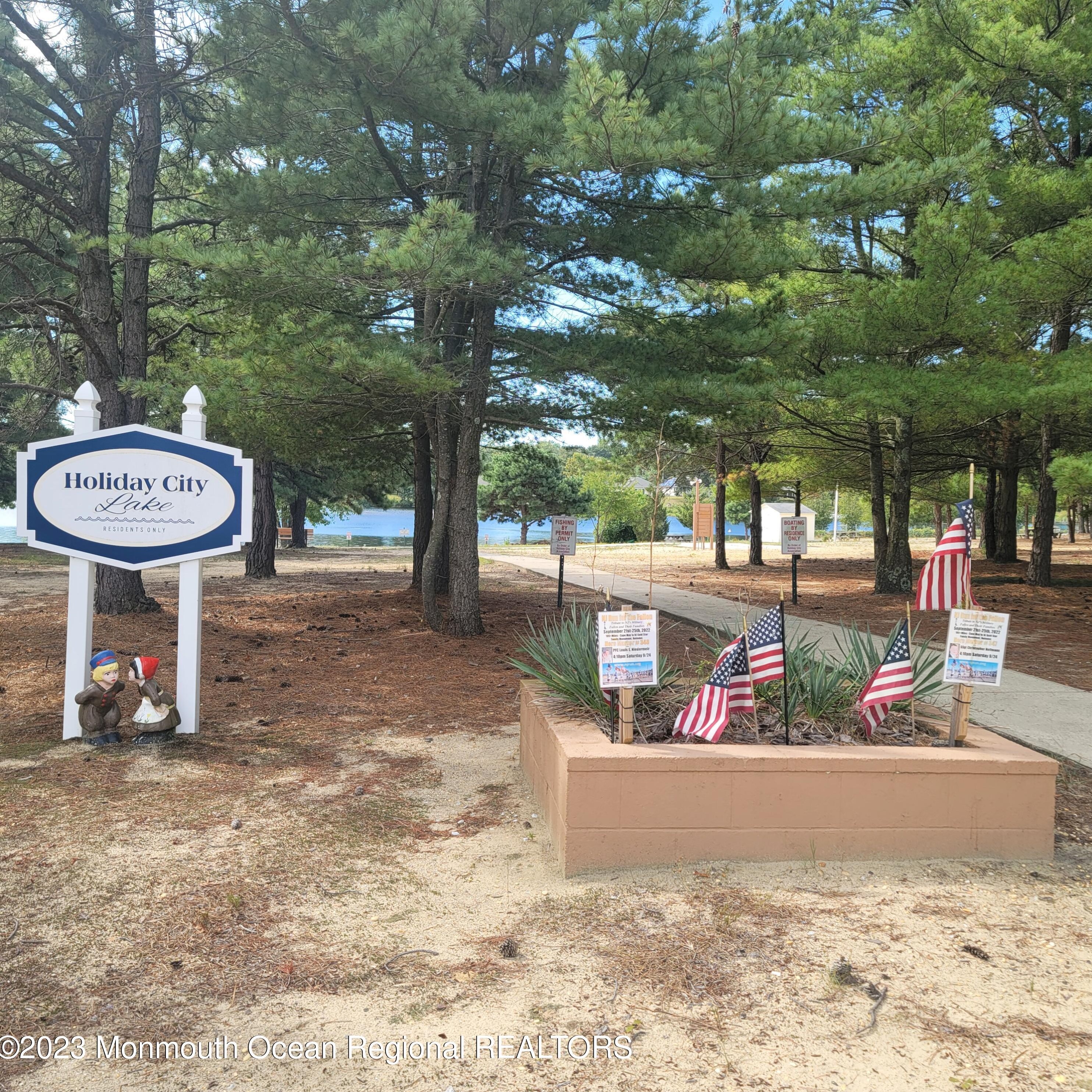 1897 Hovsons Blvd, Toms River NJ  08753-1516 exterior
