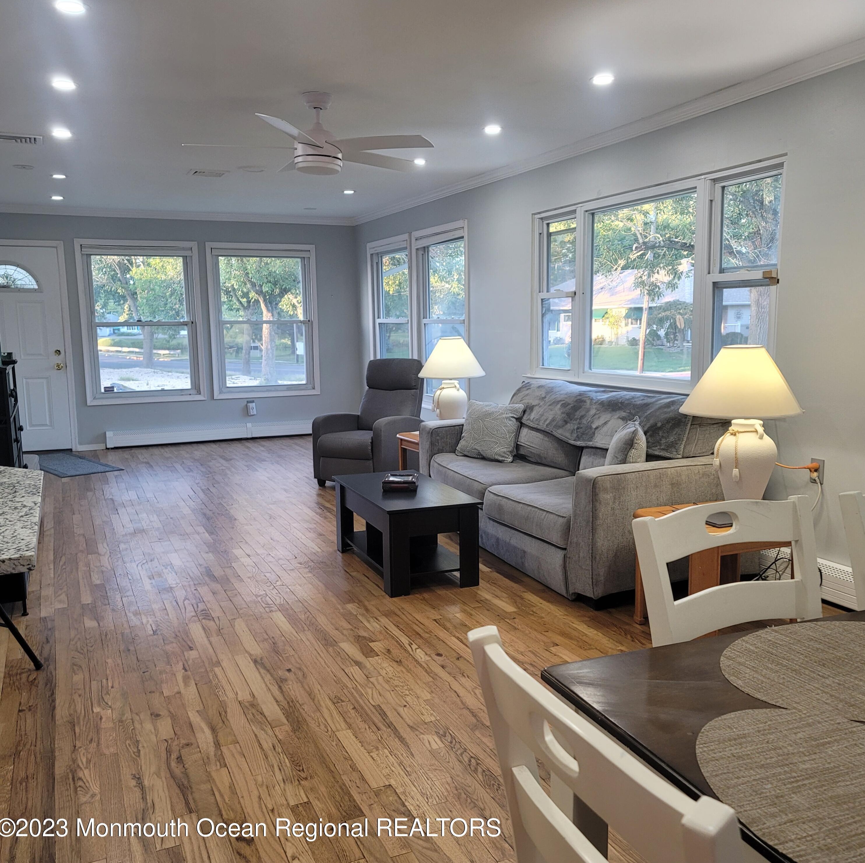 1897 Hovsons Blvd, Toms River NJ  08753-1516 exterior