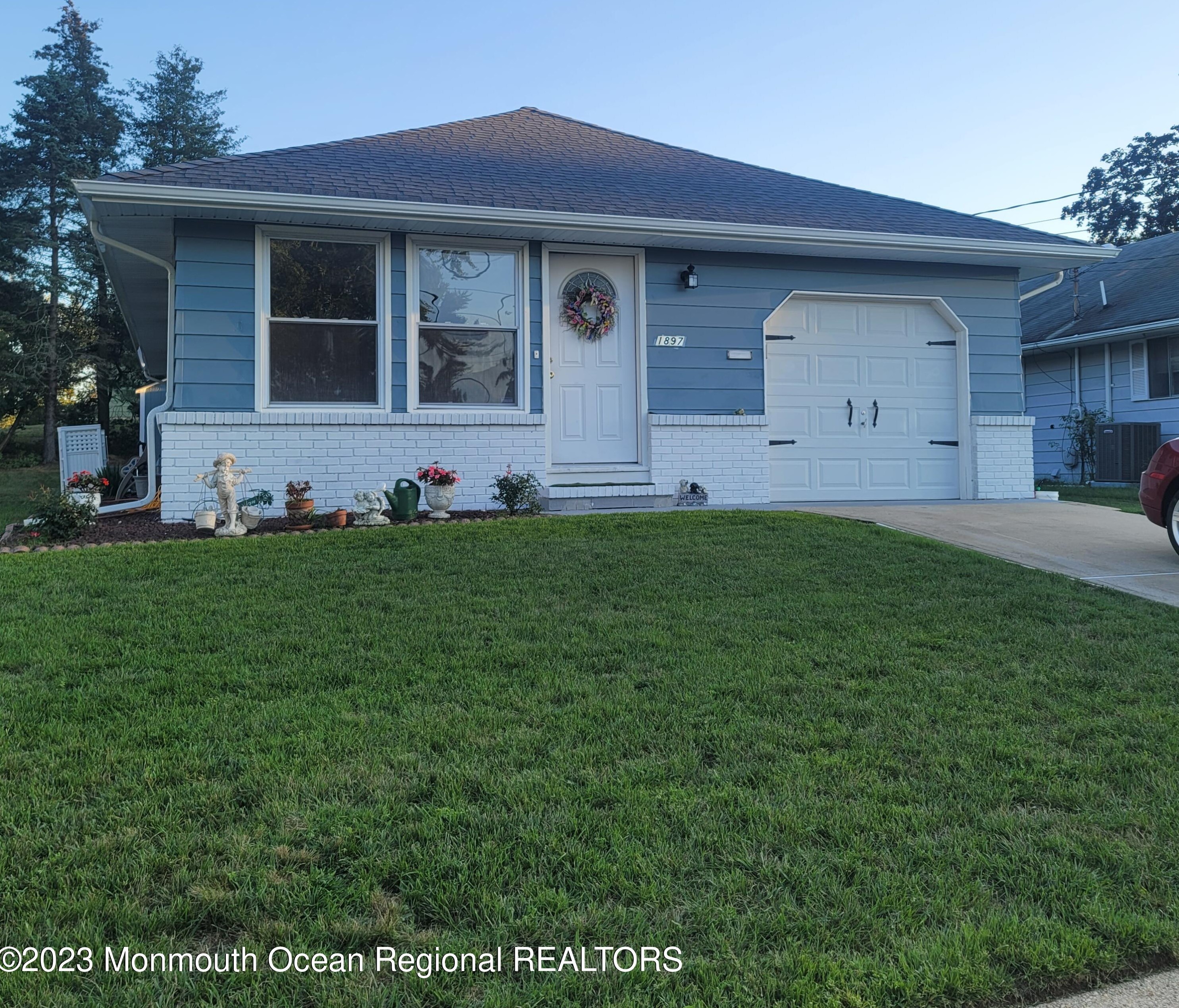 1897 Hovsons Blvd, Toms River NJ  08753-1516 exterior