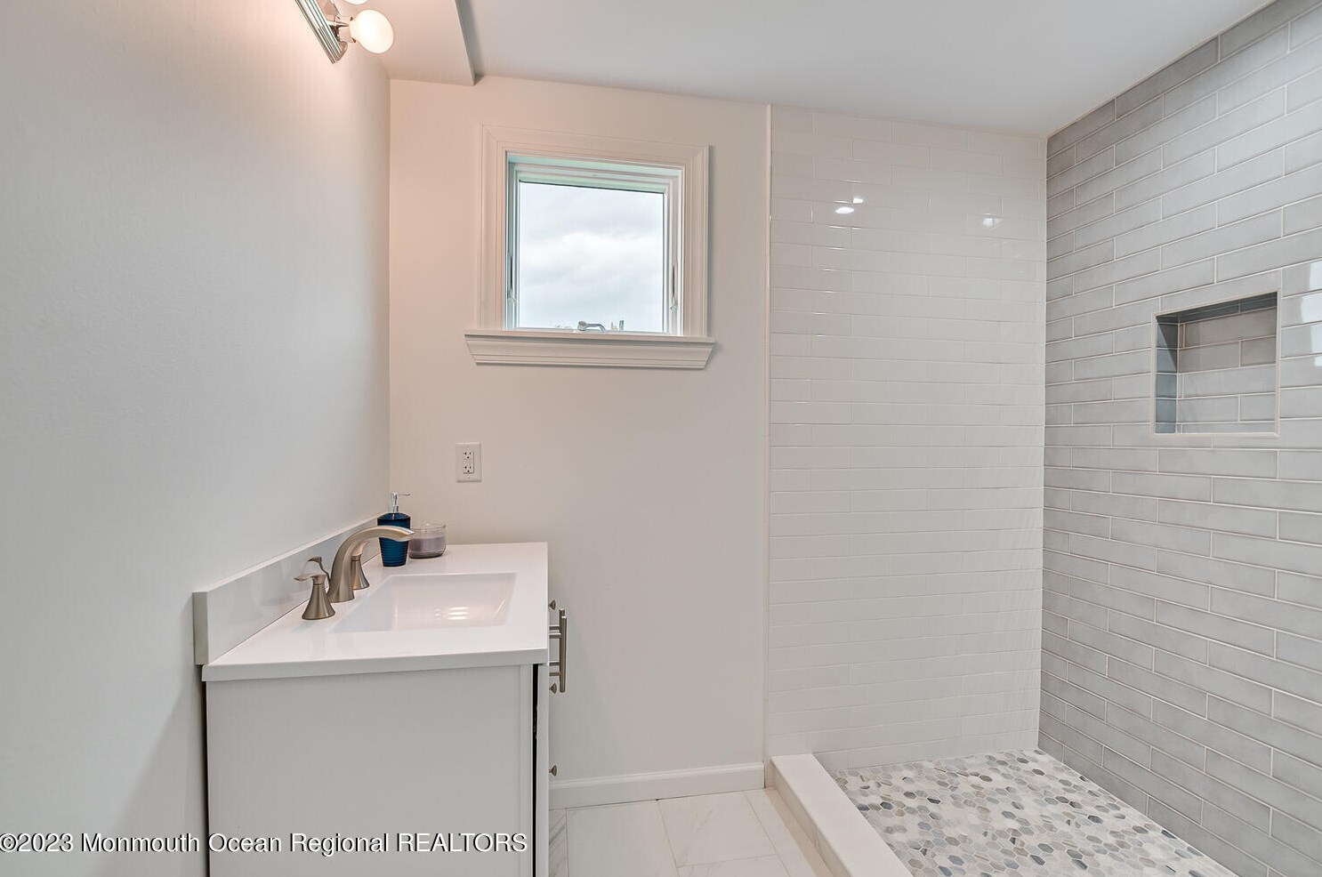 63 Irving Pl, Belford NJ  07718-1535 exterior