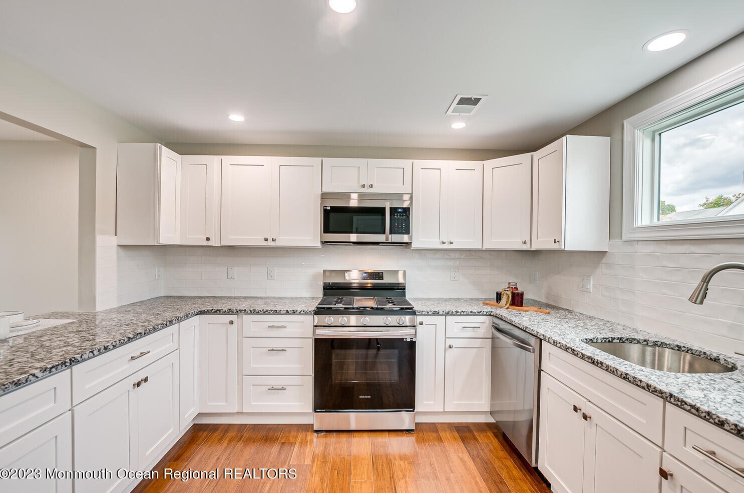 63 Irving Pl, Belford NJ  07718-1535 exterior