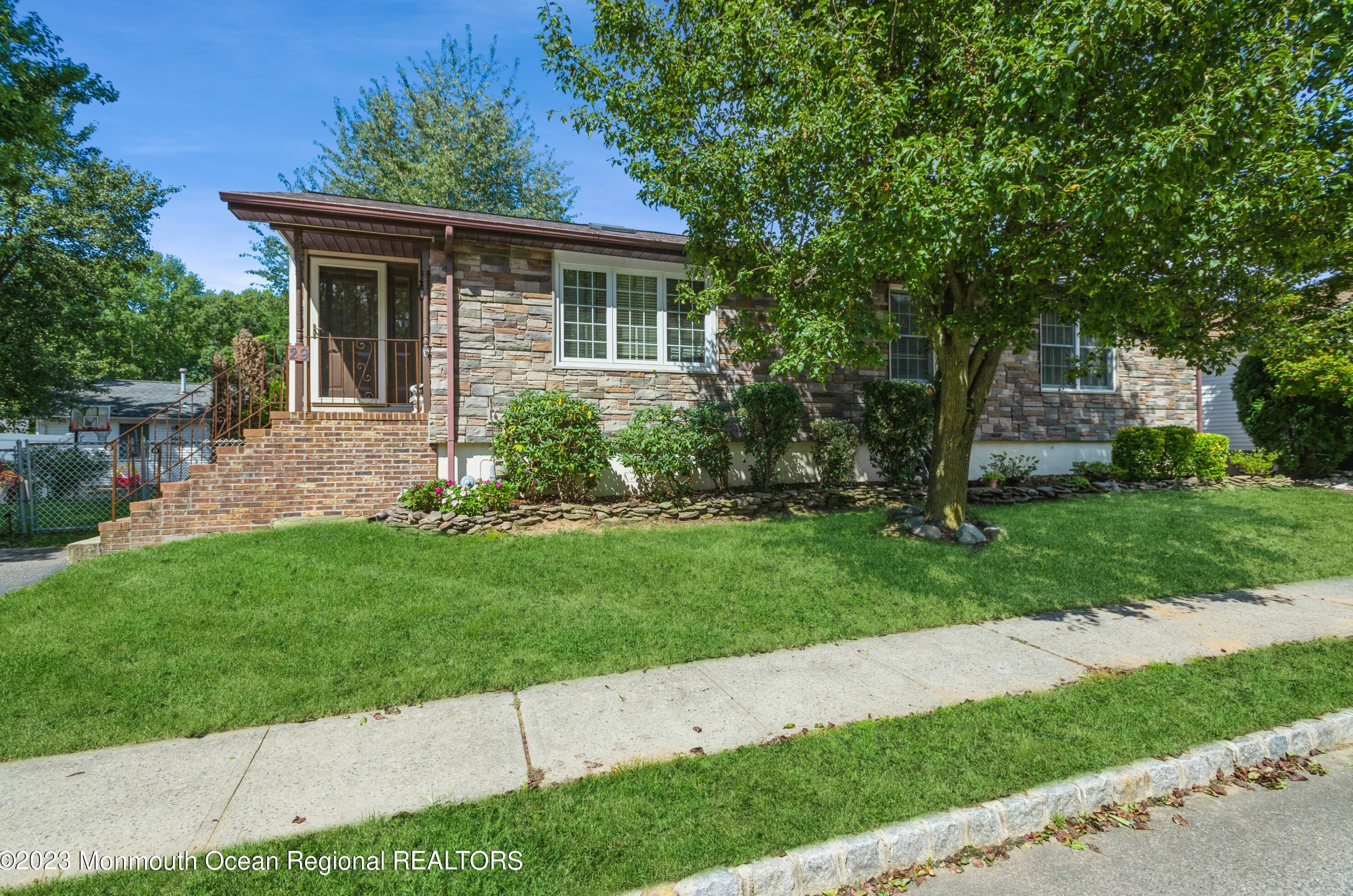 29 Parkview Way, Millstone Township, NJ 07726-3892