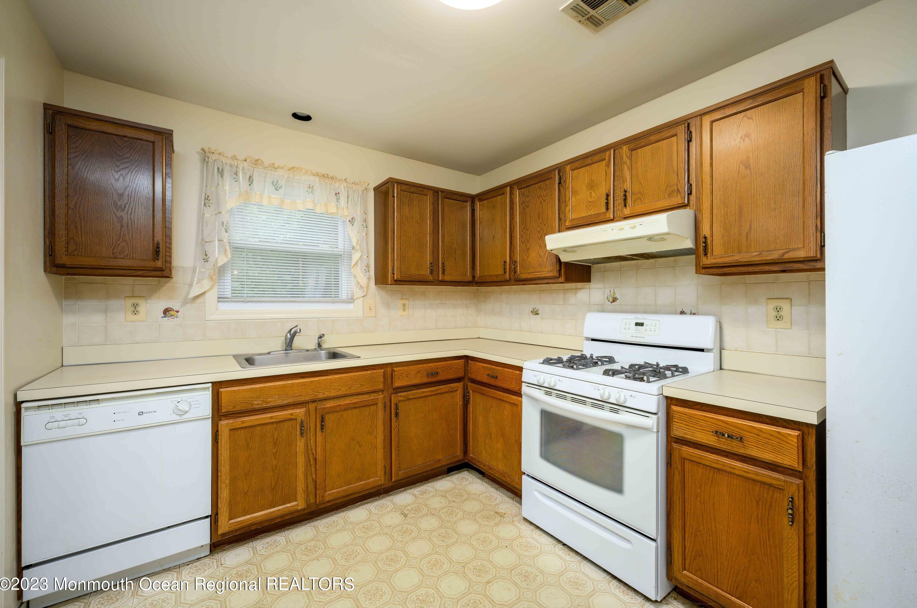 49 Normanton Ct, Toms River, NJ 08757-6518