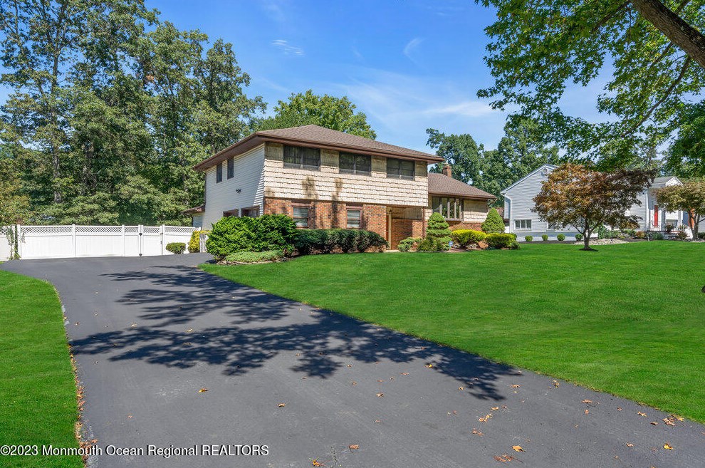 7 Appomattox Dr, Millstone Township, NJ 07726-1801