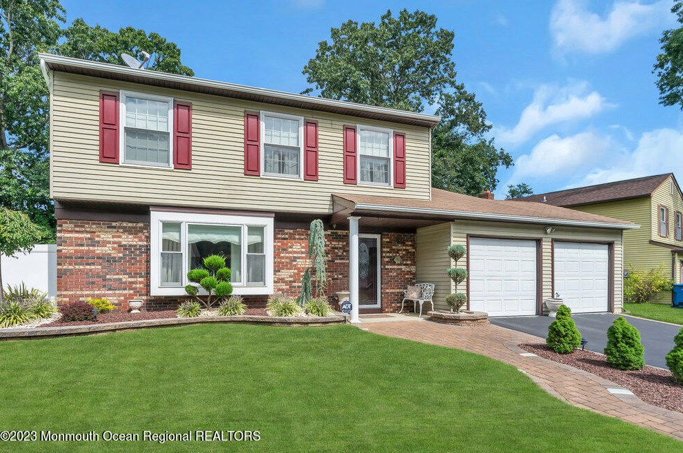 9 Flintlock Dr, Wall Township, NJ 07731-1623