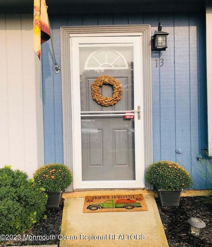 13 Sawmill Rd, Bricktown, NJ 08724