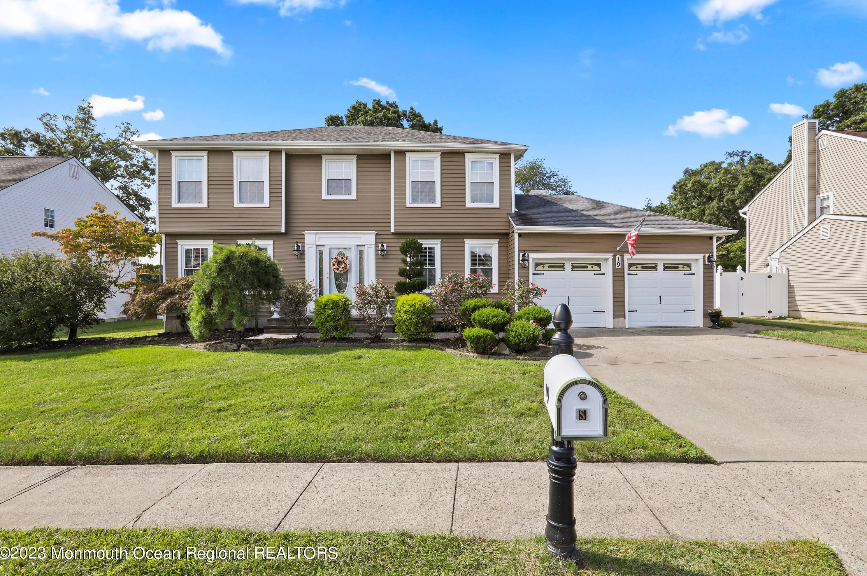 19 Melissa Ln, Wall Township NJ  07731-2371 exterior