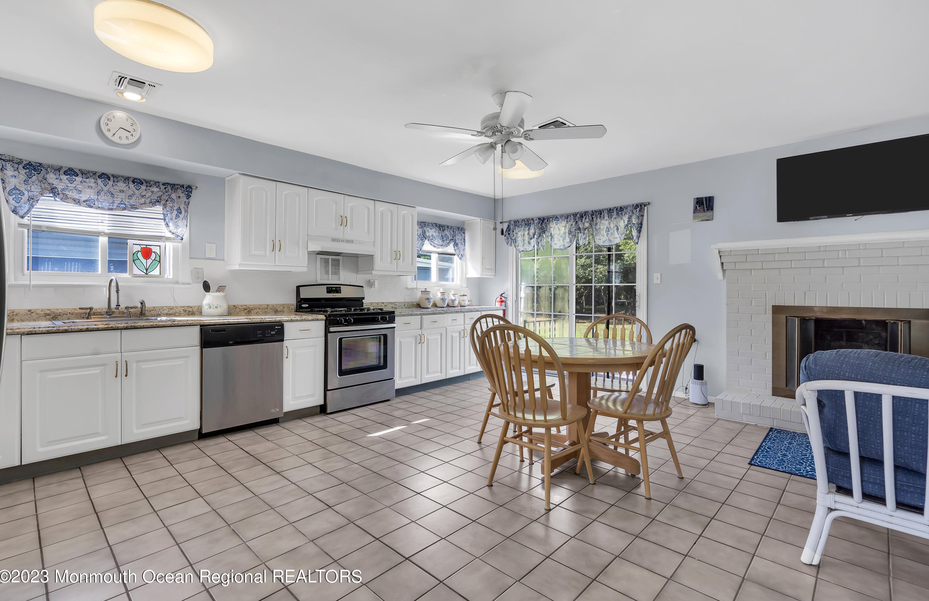 182 Ft De France Ave, Toms River NJ  08757-4434 exterior