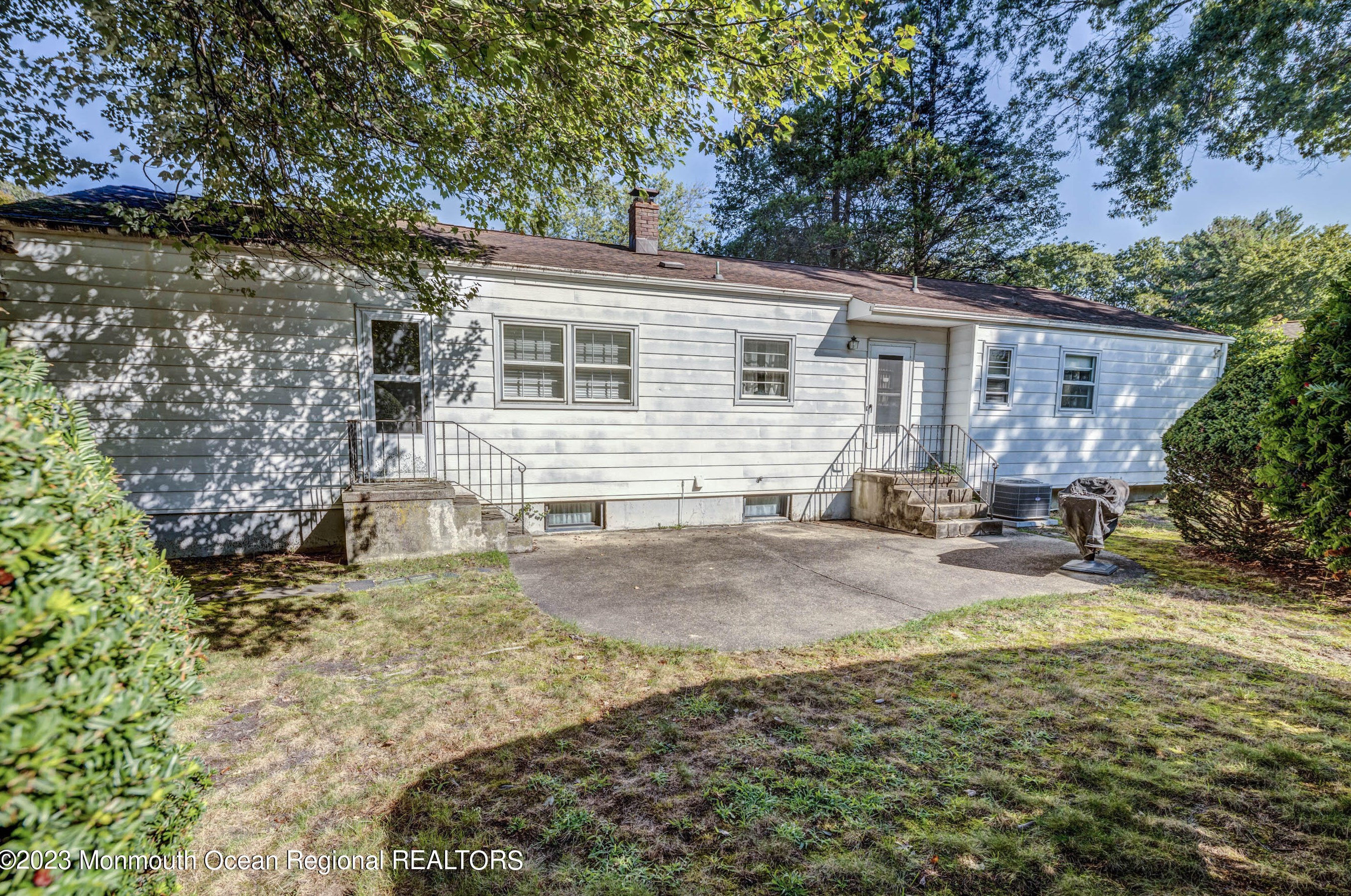 8 Deborah Pl, Oakhurst NJ 07755-1231 exterior