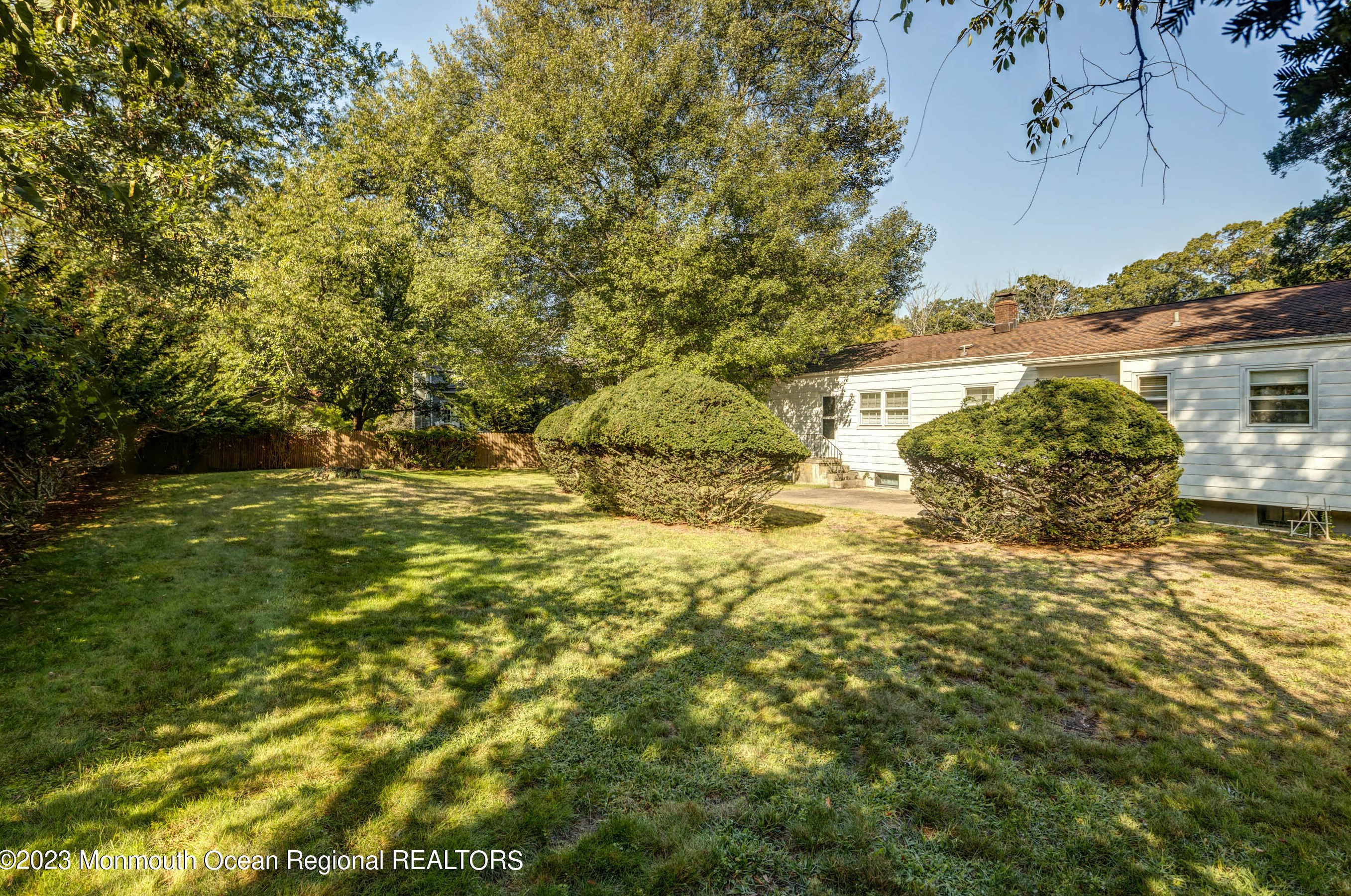 8 Deborah Pl, Oakhurst NJ 07755-1231 exterior