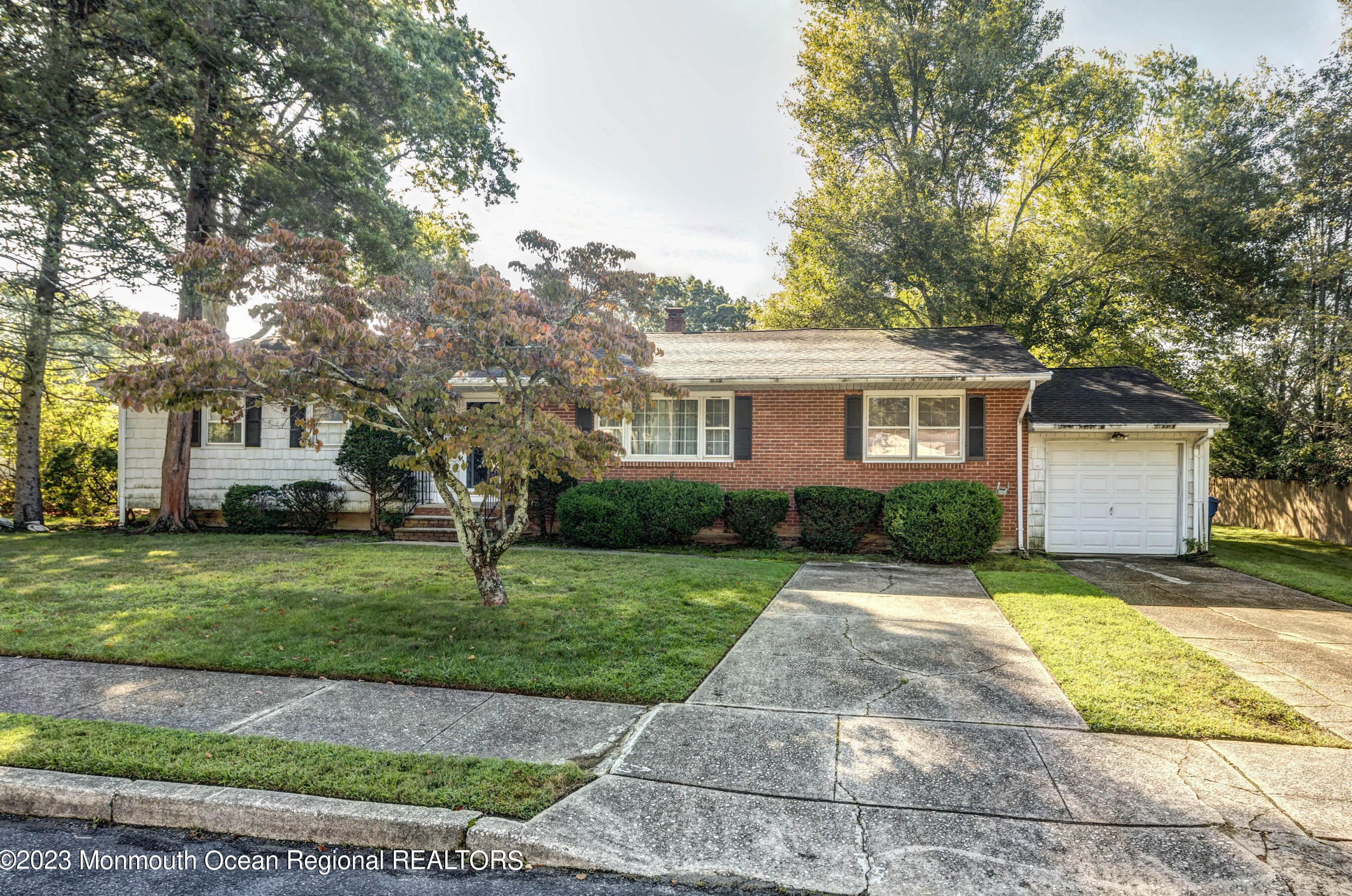 8 Deborah Pl, Oakhurst, NJ 07755-1232