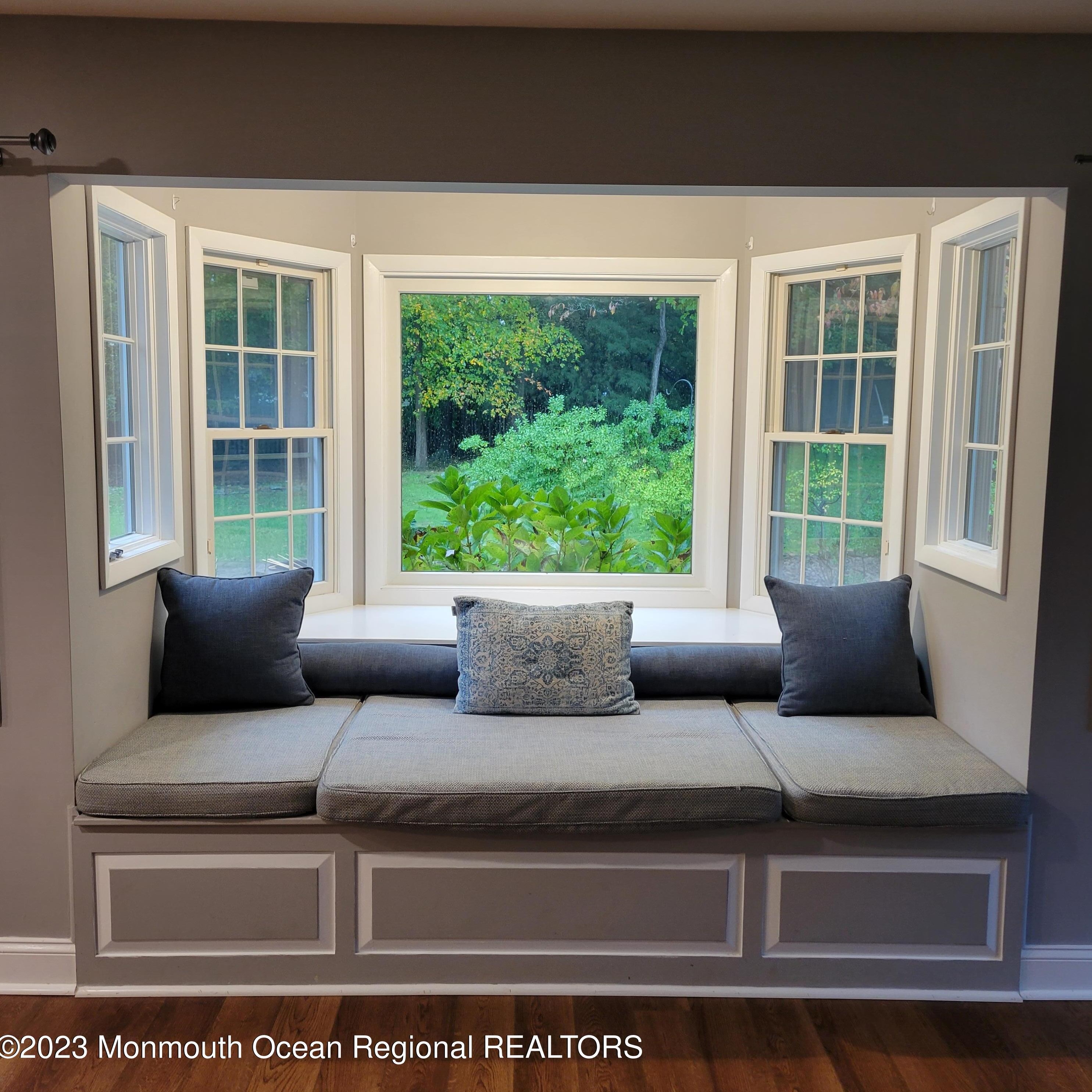 11 Waverly Pl, Matawan, NJ 07747