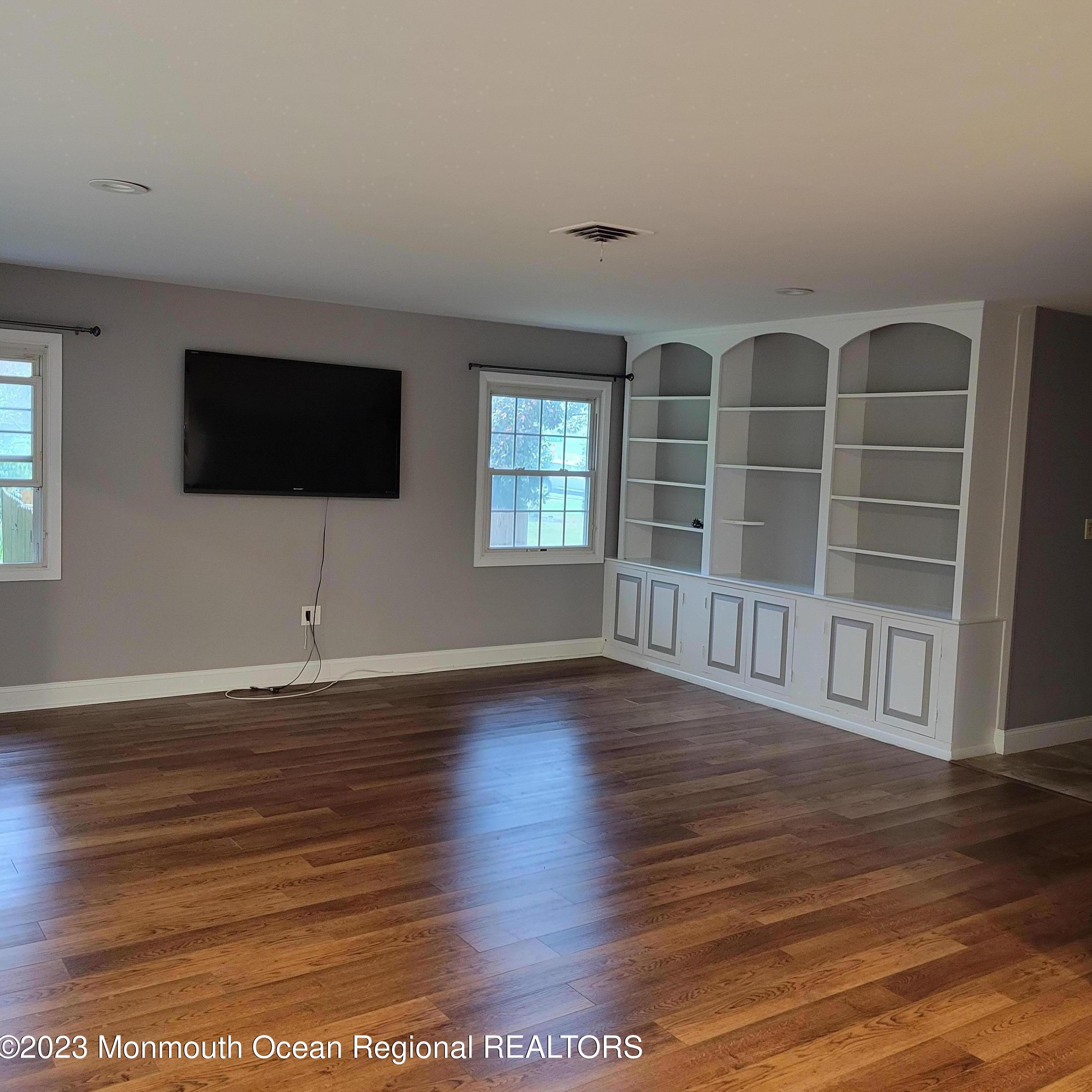 11 Waverly Pl, Matawan NJ  07747-1817 exterior