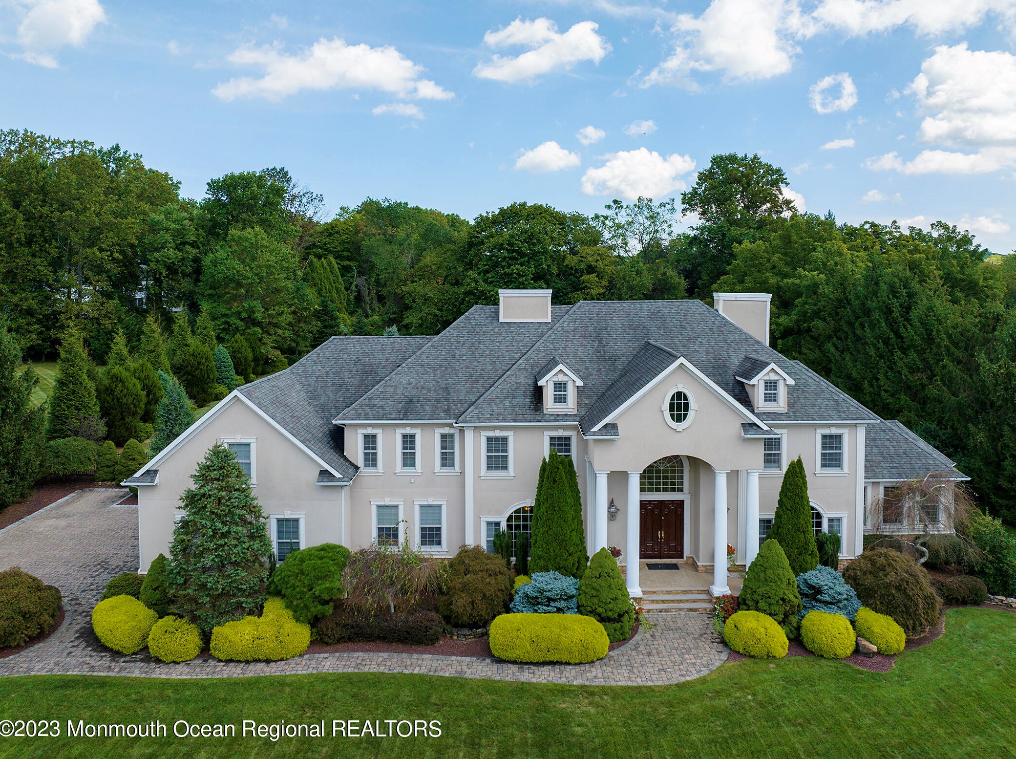 16 Winchester Ln, Holmdel Village, NJ 07733