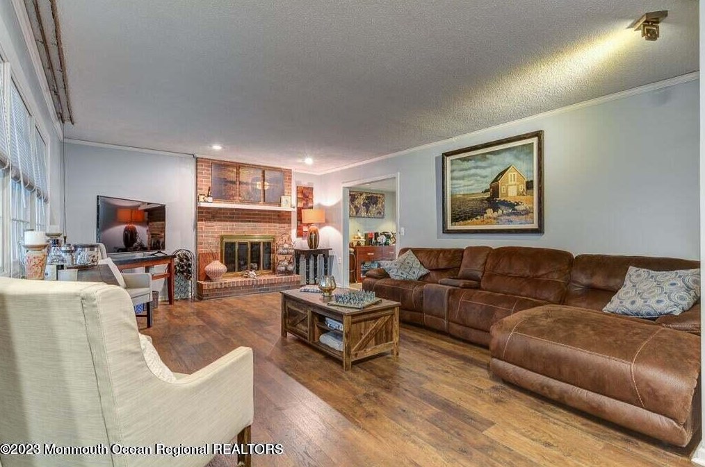 123 Point O Woods Dr, Toms River, NJ 08753