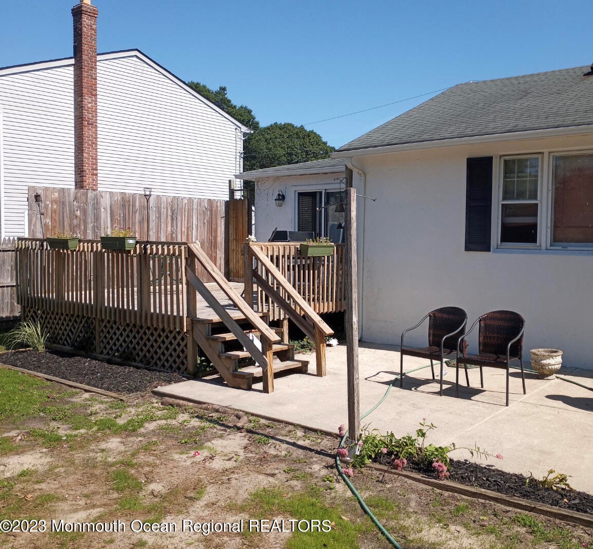 184 Orchard Ave, Belford NJ  07718-1257 exterior