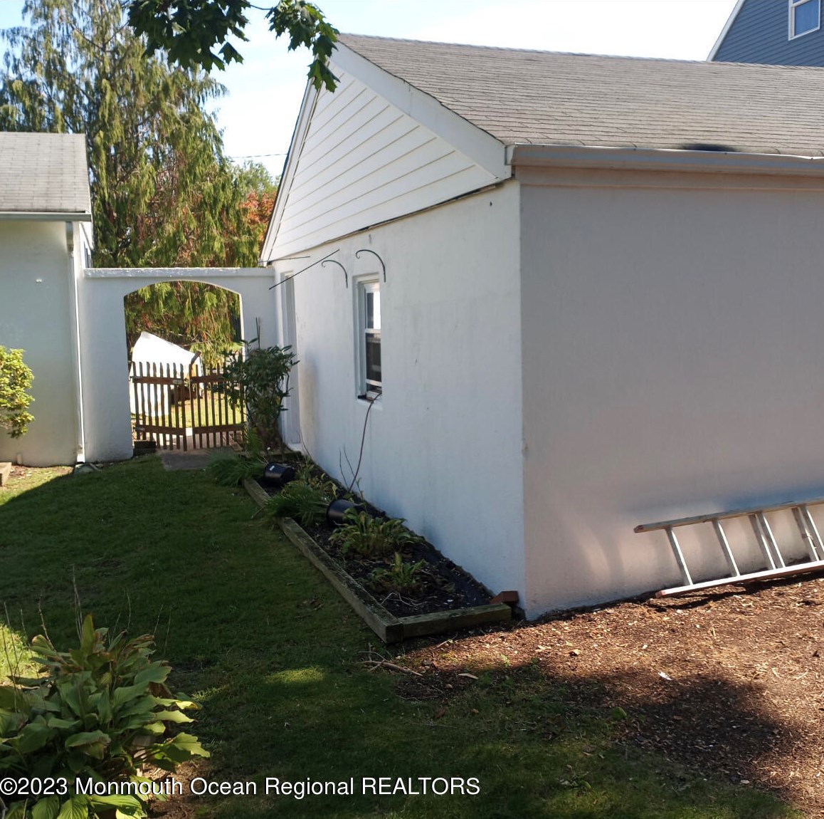 184 Orchard Ave, Belford NJ  07718-1257 exterior