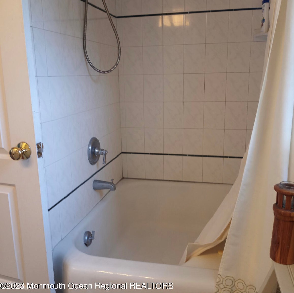 184 Orchard Ave, Belford NJ  07718-1257 exterior