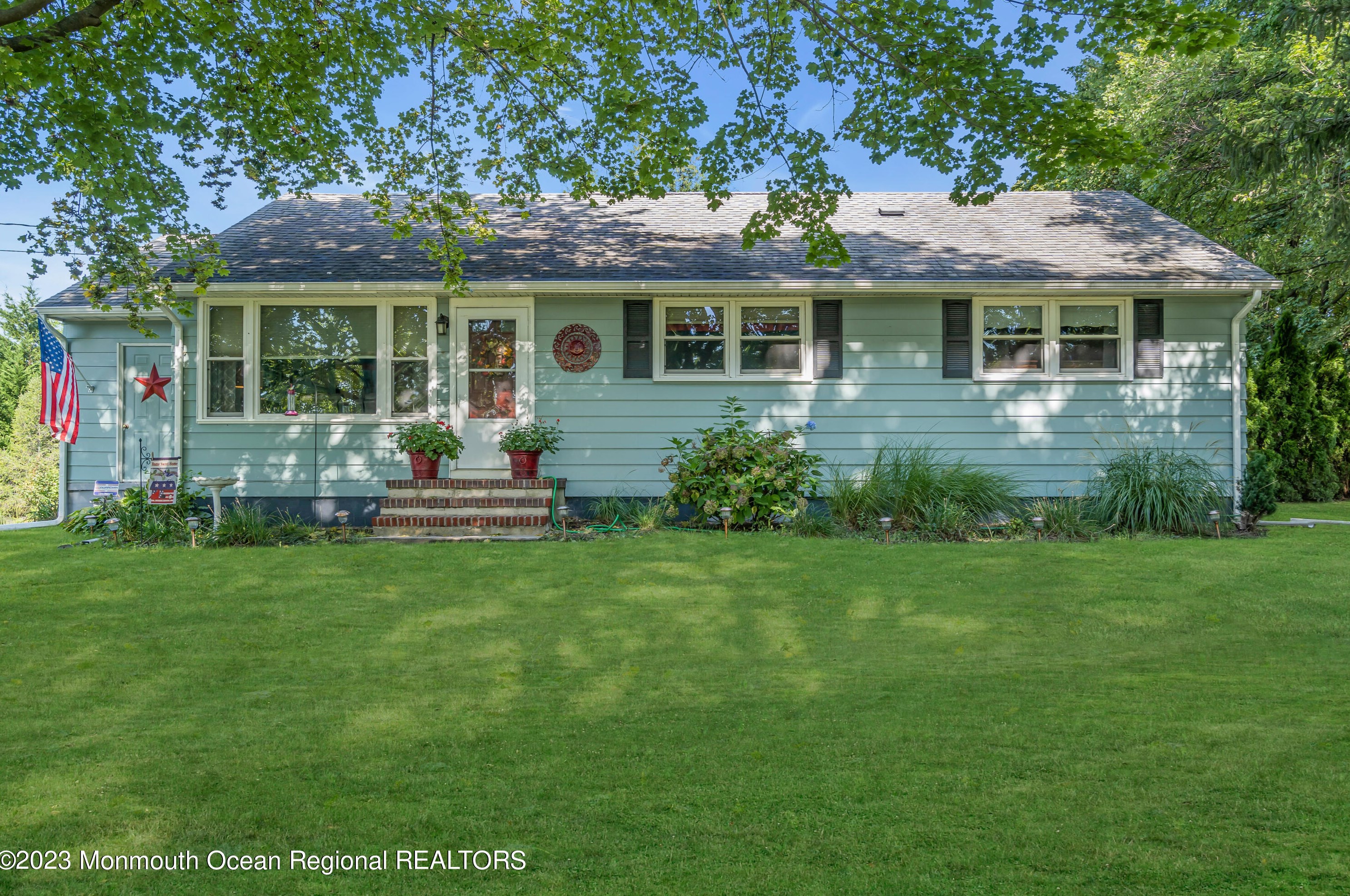 892 Monmouth Rd, Upper Freehold Township, NJ 08514