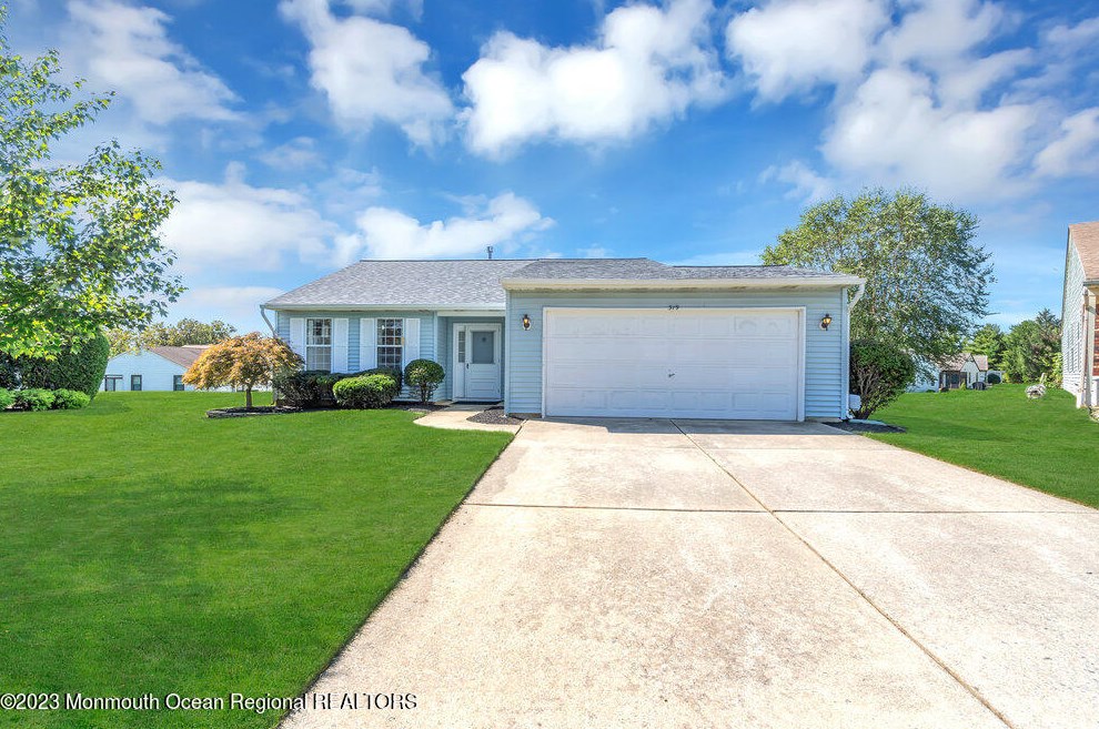 319 Wagon Wheel Cir, Columbus, NJ 08022