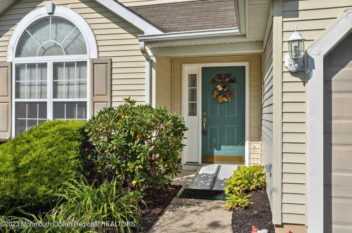 41 Ivy Hill Rd, Lakewood, NJ 08701