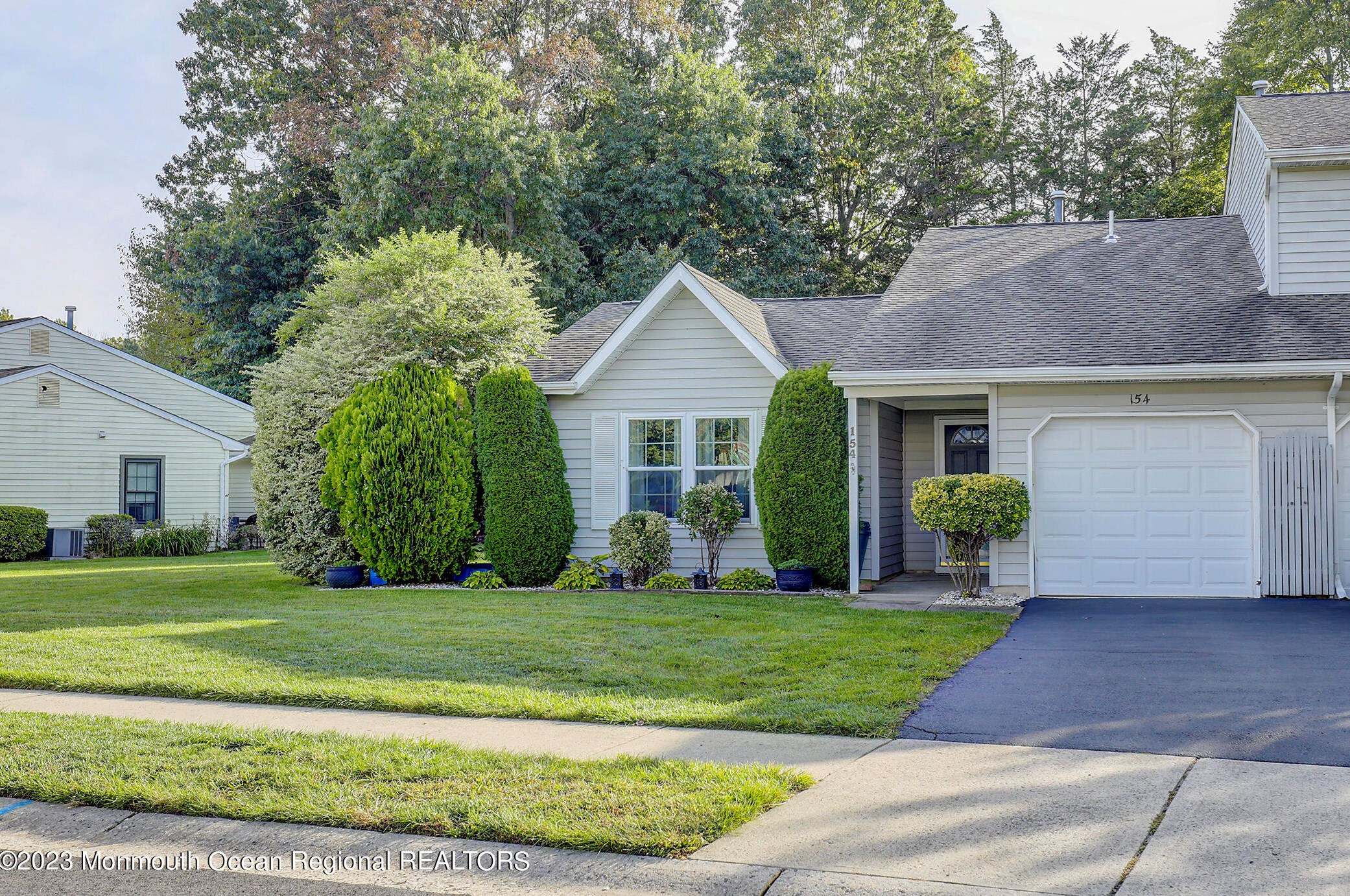 154 Harbor Cir, East Freehold, NJ 07728-3740