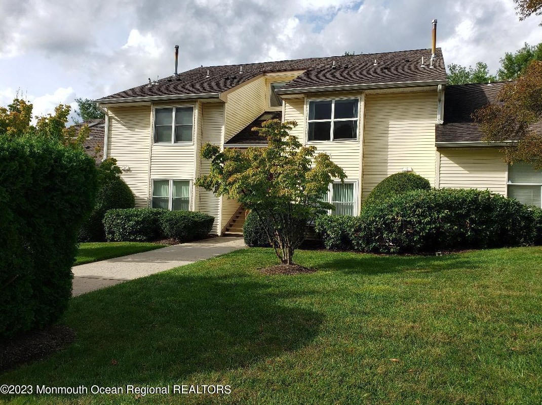 63 Aspen Ave, Millstone Township, NJ 07726-4706