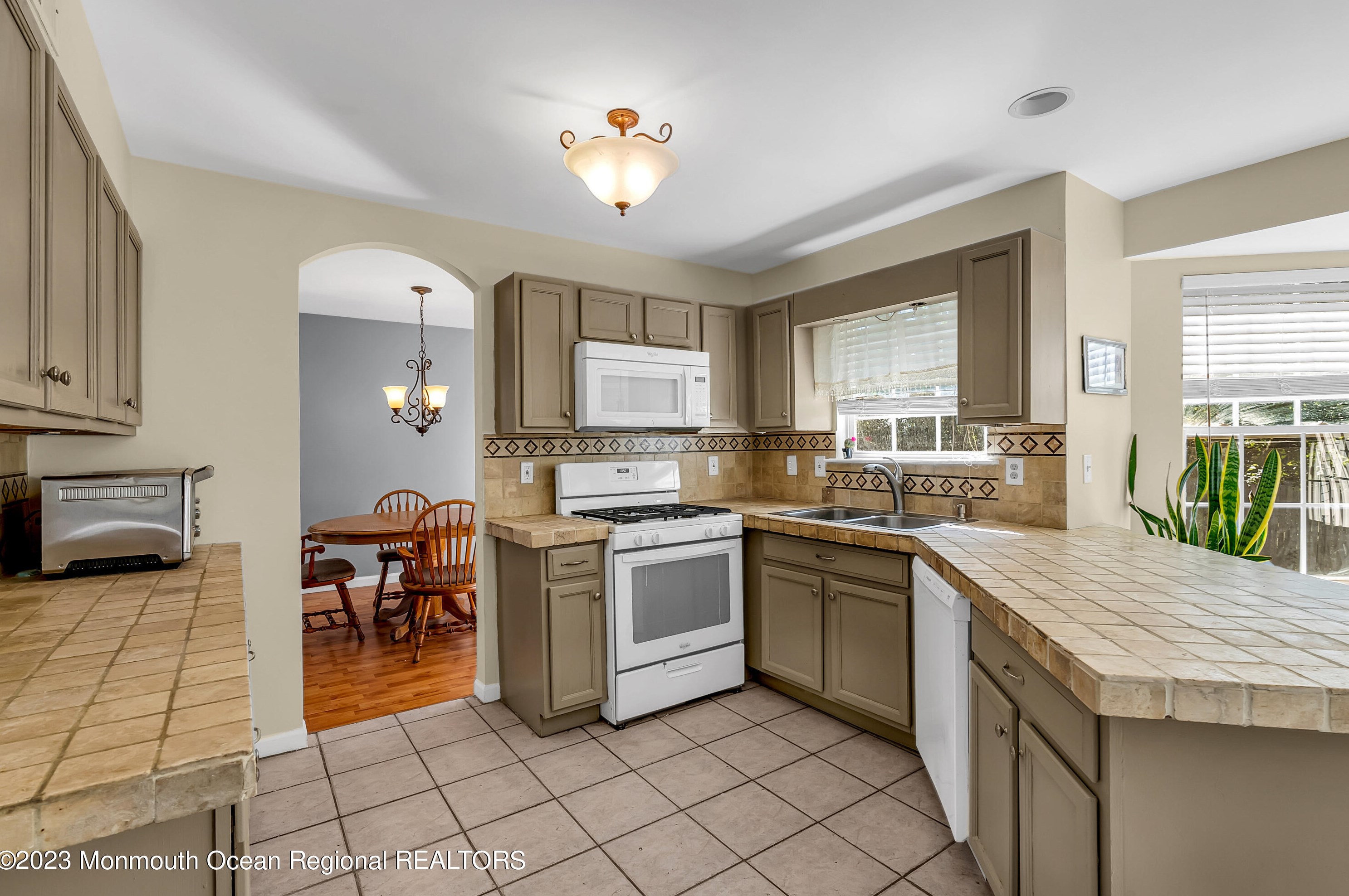 955 Rosewood Ave, Bricktown, NJ 08723