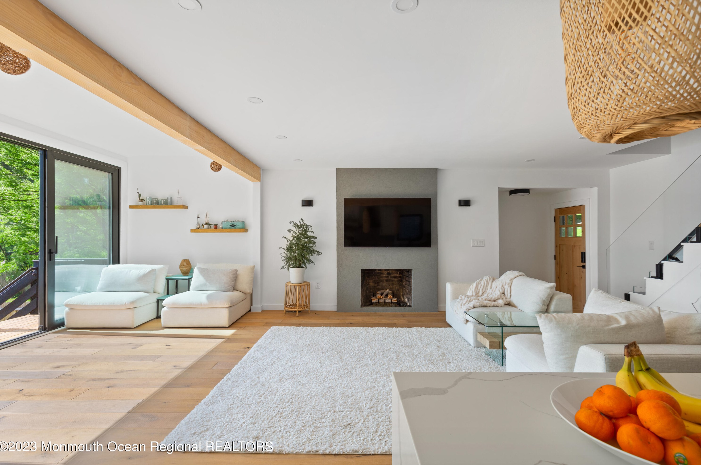 101 Lakeshore Dr, Oakland, NJ 07436