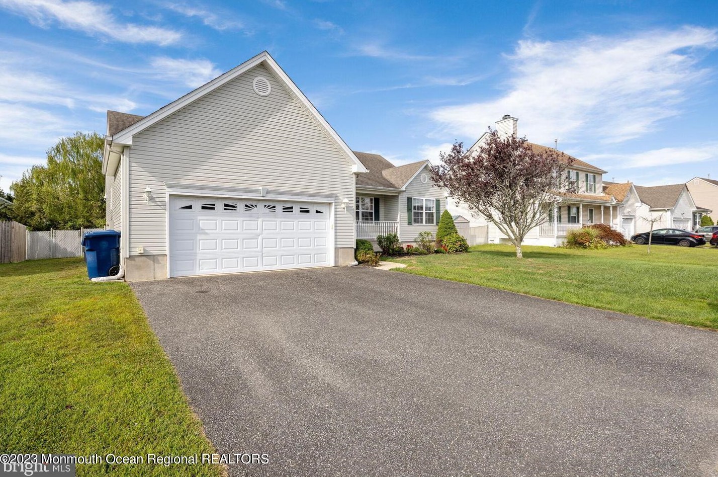 117 Lake Medford Ln, Tuckerton, NJ 08087-3700