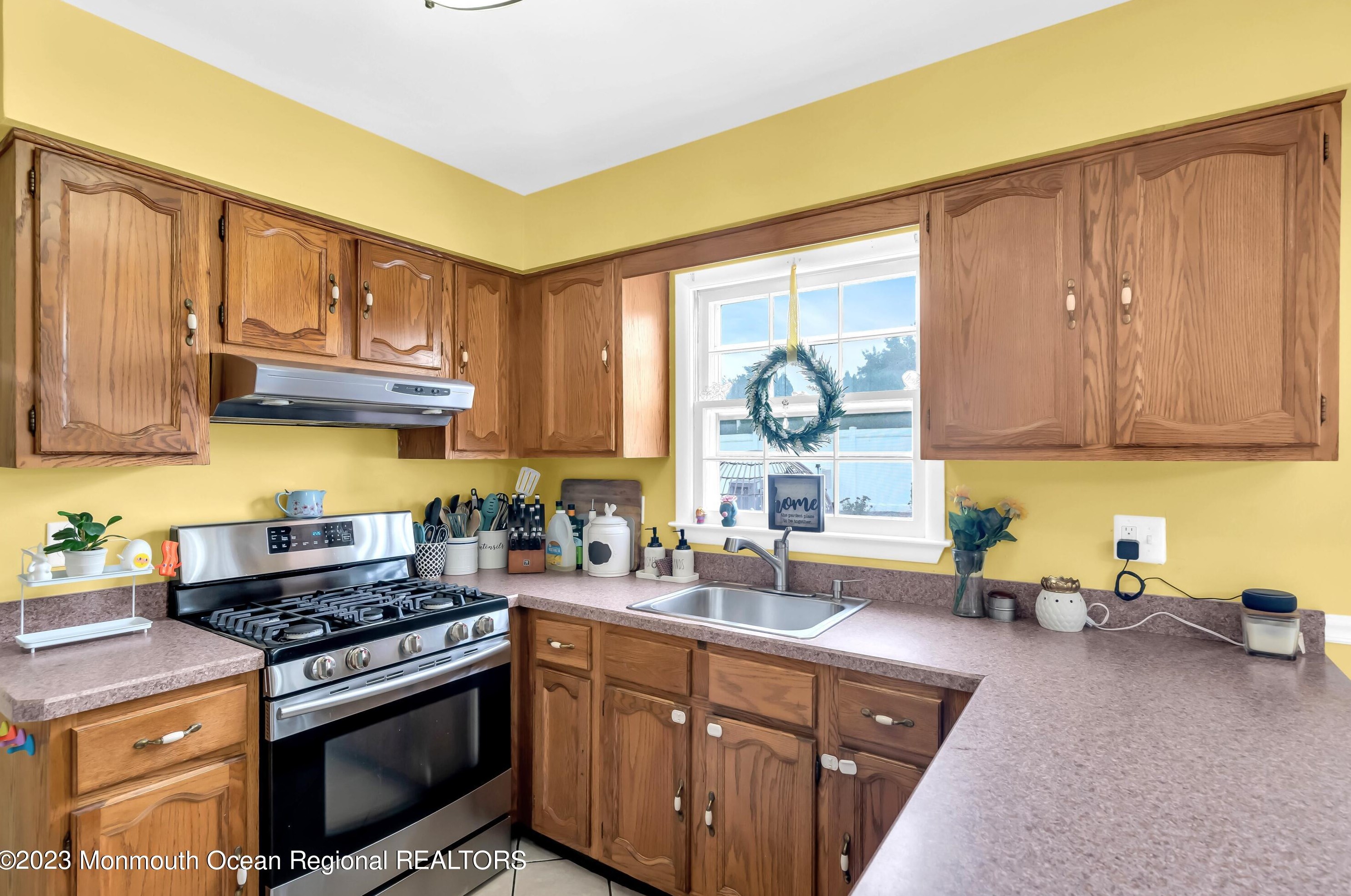 11 Juniper Pl, Wall Township NJ  07731-2630 exterior