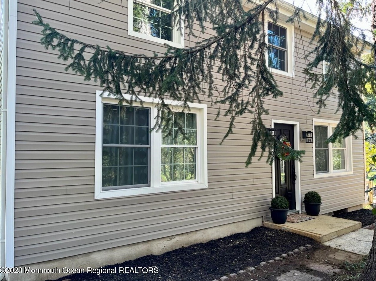 33 Conover Rd, Vanderburg, NJ 07722-1264