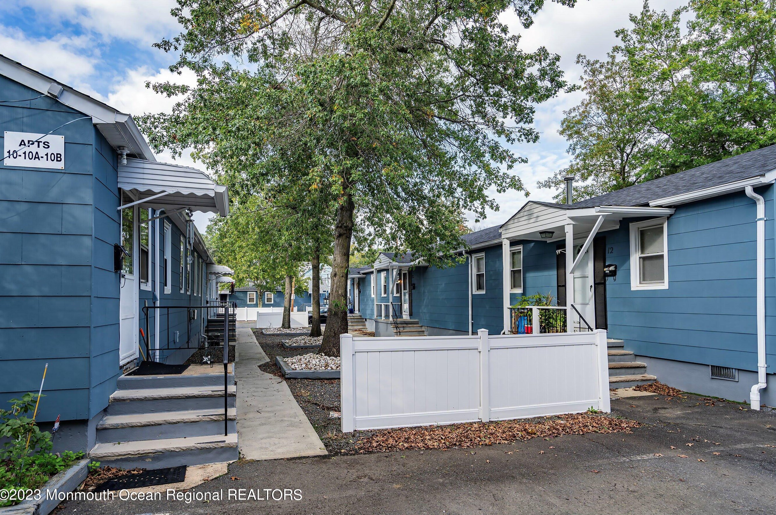 14 Center St, Millstone Township, NJ 07726-1504