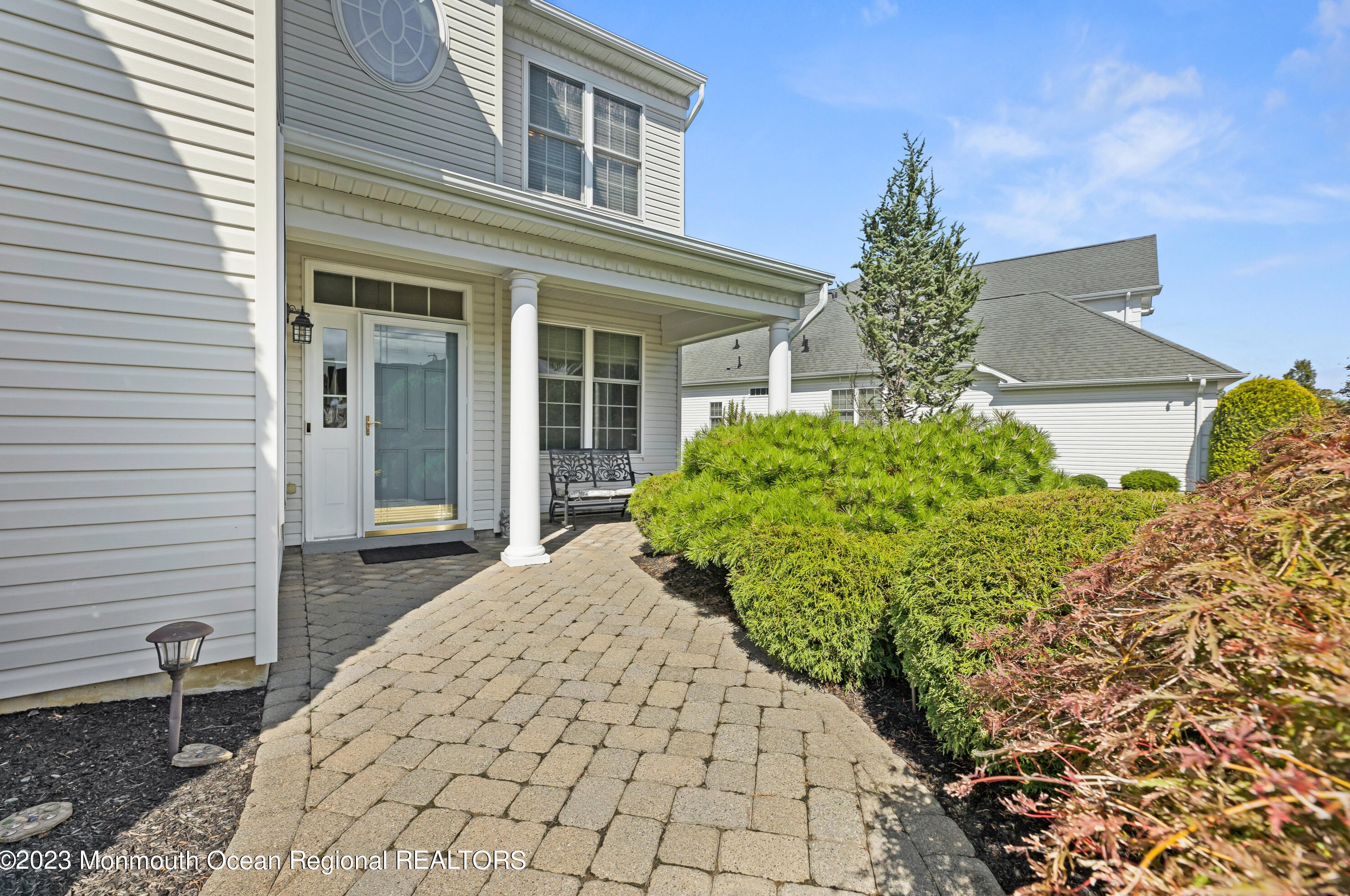27 Carleton Dr, East Freehold, NJ 07728