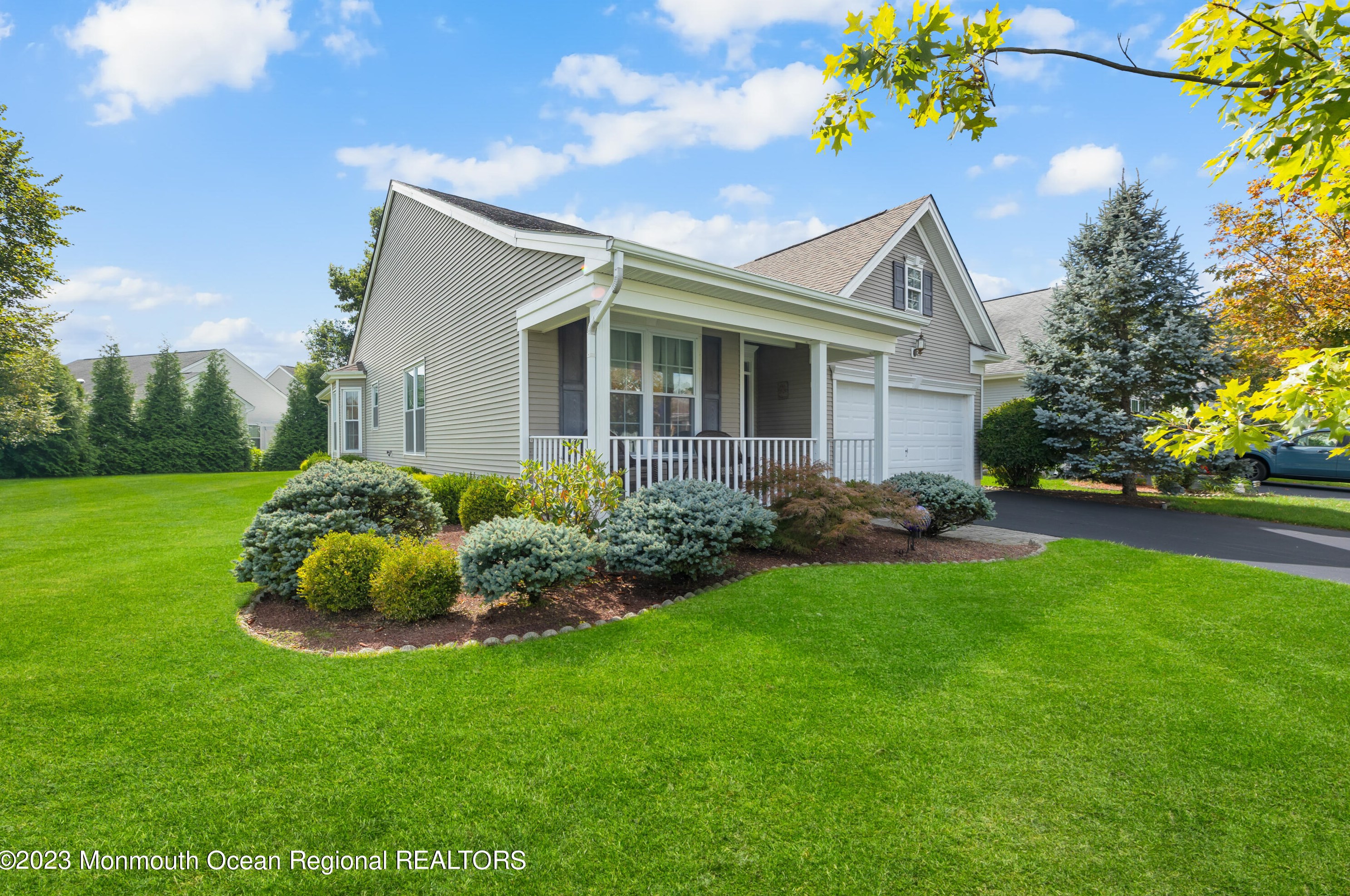 1 Woodstock Ct, Jackson Twp, NJ 08527