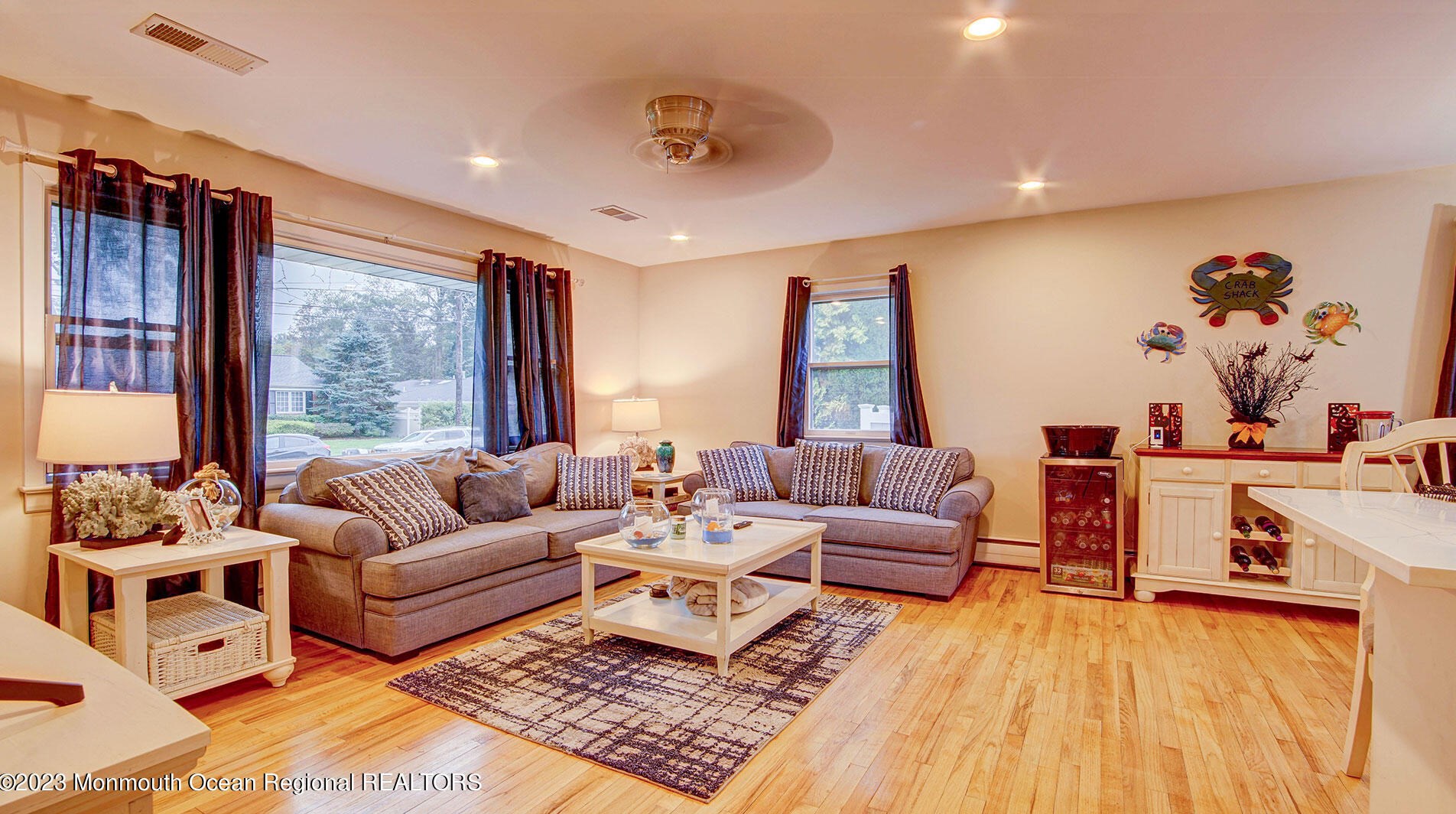 8 Farmer Dr, Upper Freehold, NJ 08501
