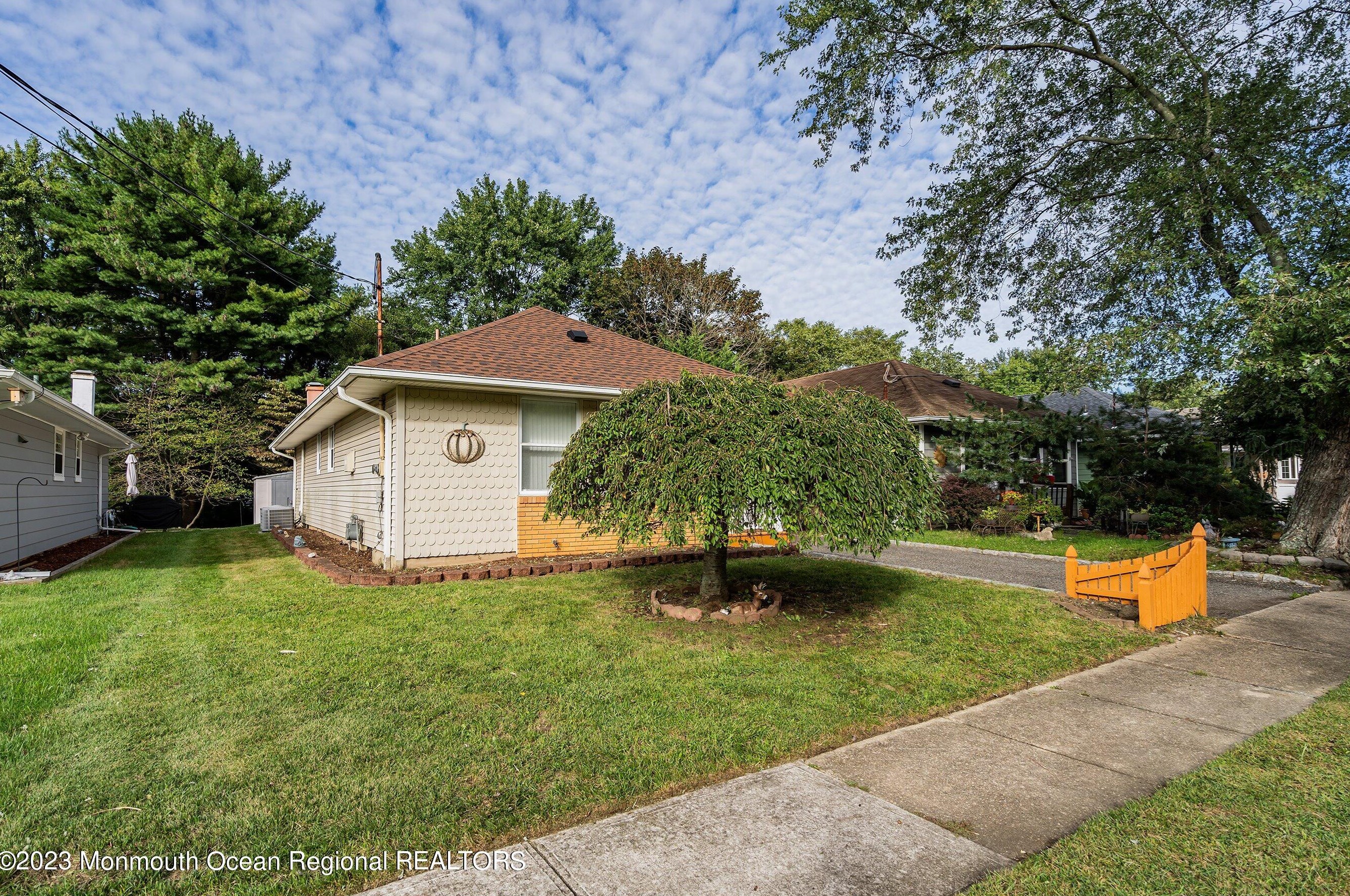 2216 Hovsons Blvd, Toms River, NJ 08753-1635
