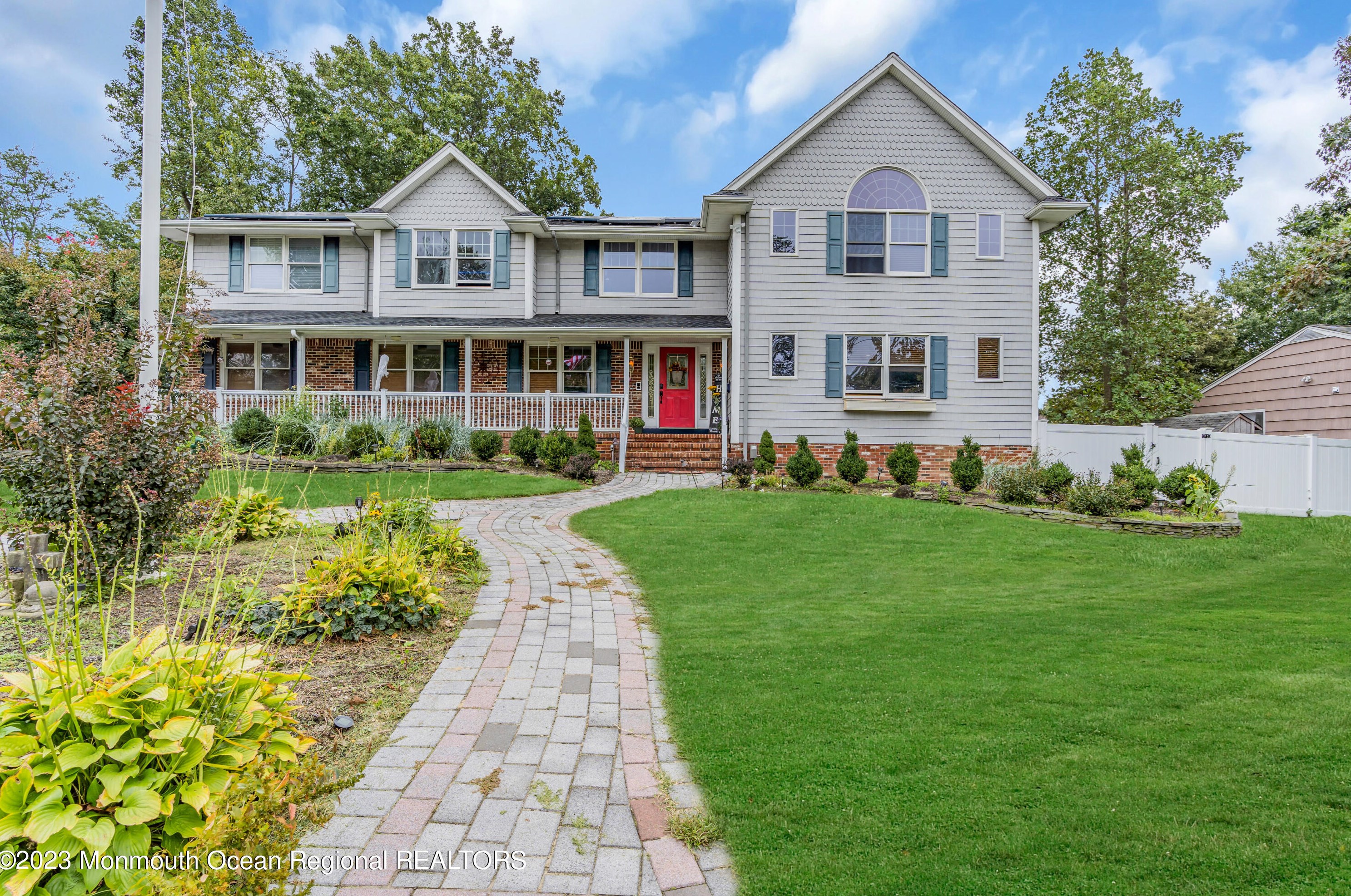 1 Maiden Ln, Toms River, NJ 08753-7552