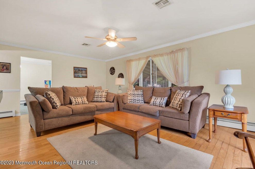 16 Vail St, Toms River, NJ 08757