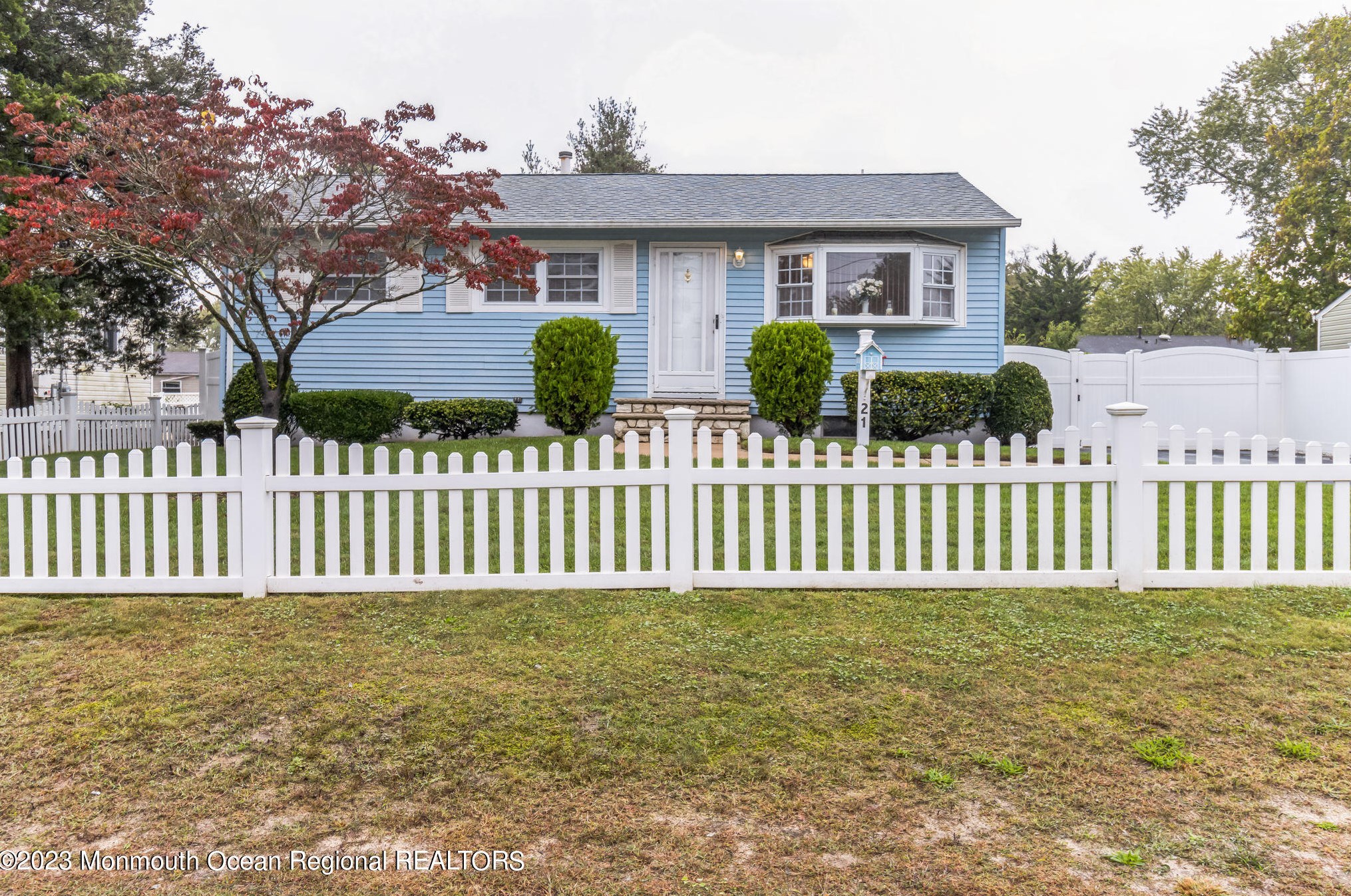 21 Colgate Dr, Toms River, NJ 08757-5558
