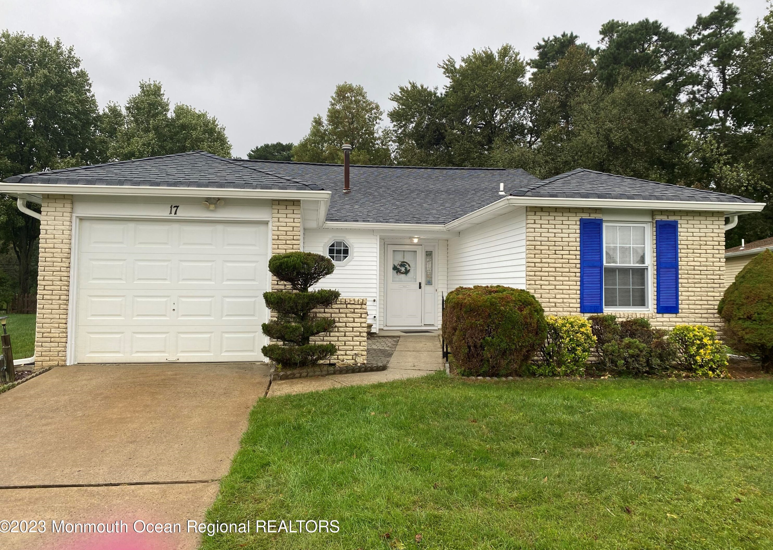 17 Rainier Dr, Bricktown, NJ 08724