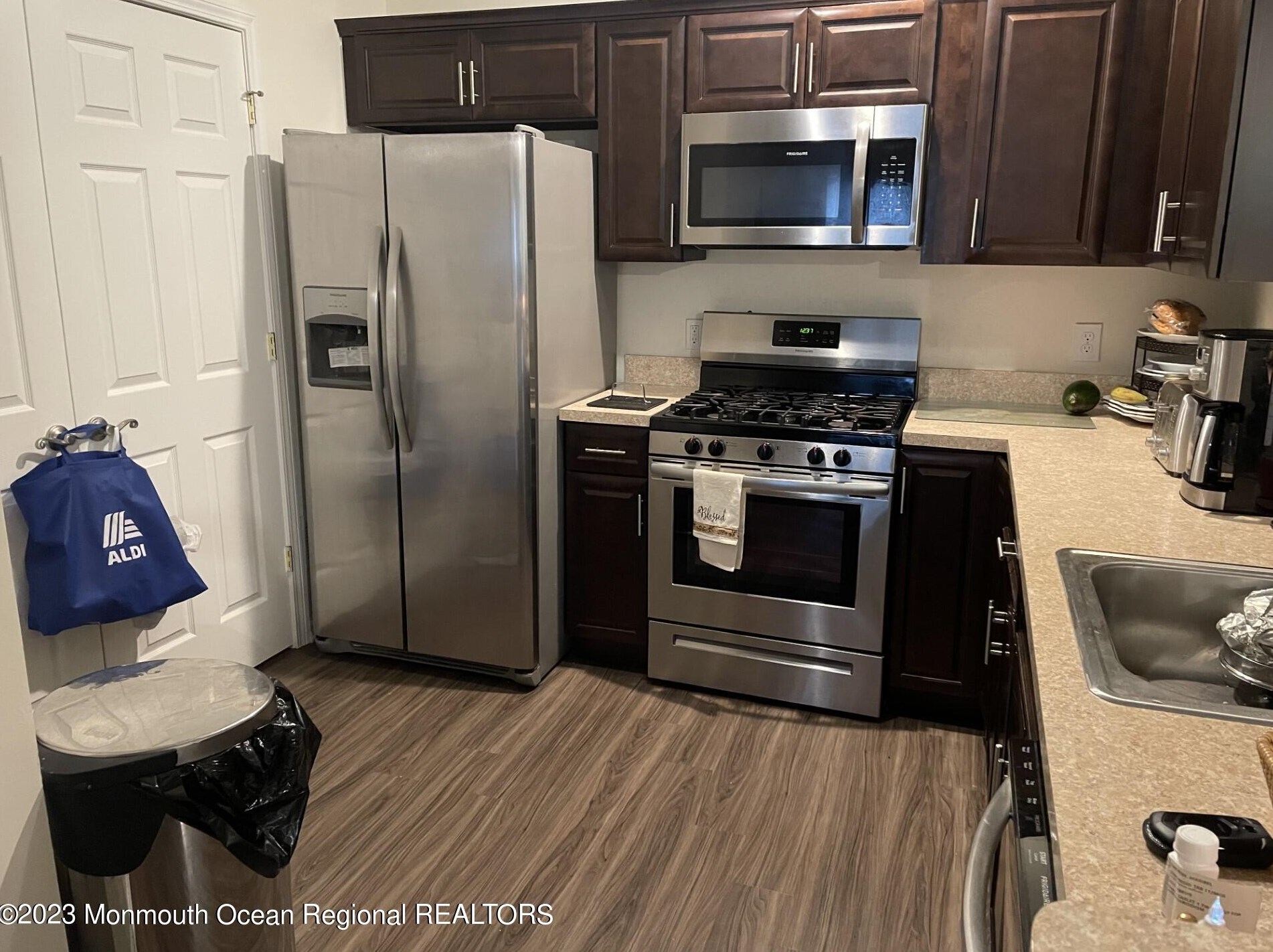 135 Sophee Ln, Lakewood, NJ 08701