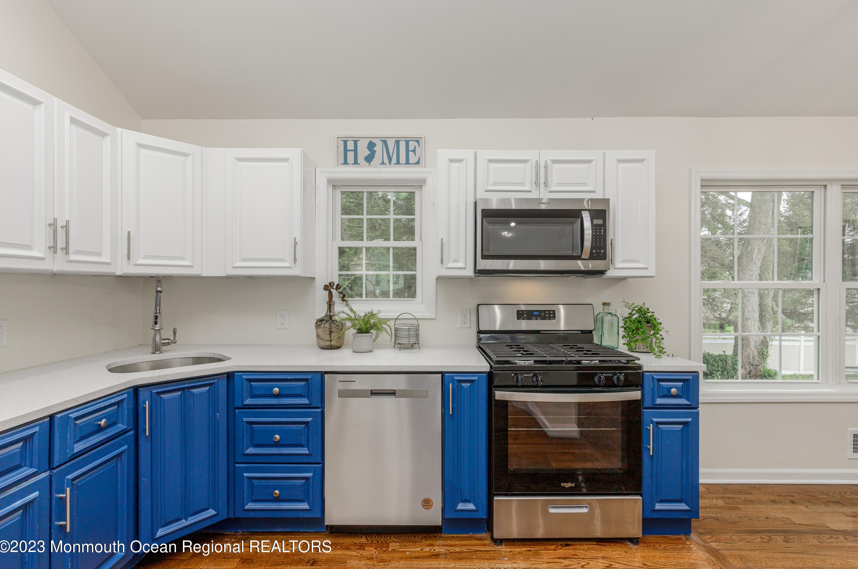 2 Shadowlawn Dr, Wall Township, NJ 07753-2825